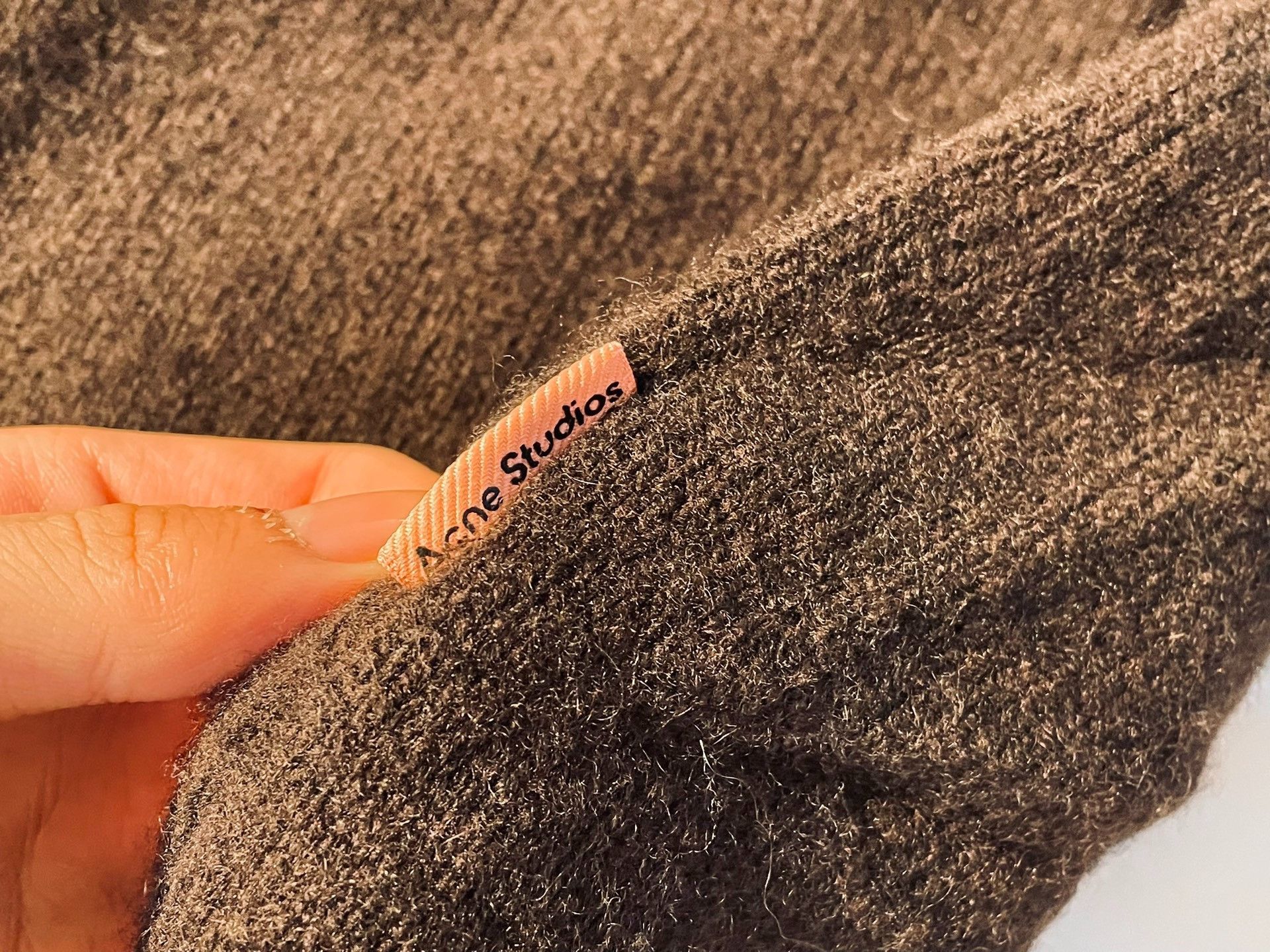 Acne Studios acne studios V-neck sweater 2501-Nextarrow Size US L / EU 52-54 / 3 - 5 Thumbnail