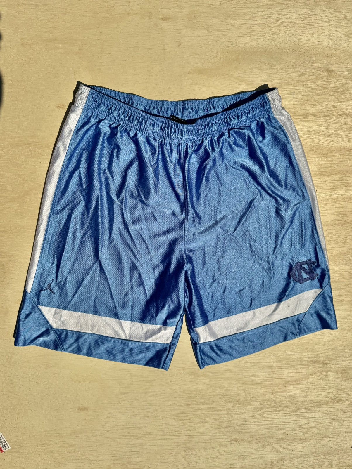 Jordan Brand Jordan North Carolina Tar Heels UNC Basketball Shorts Size US 34 / EU 50 - 5 Thumbnail