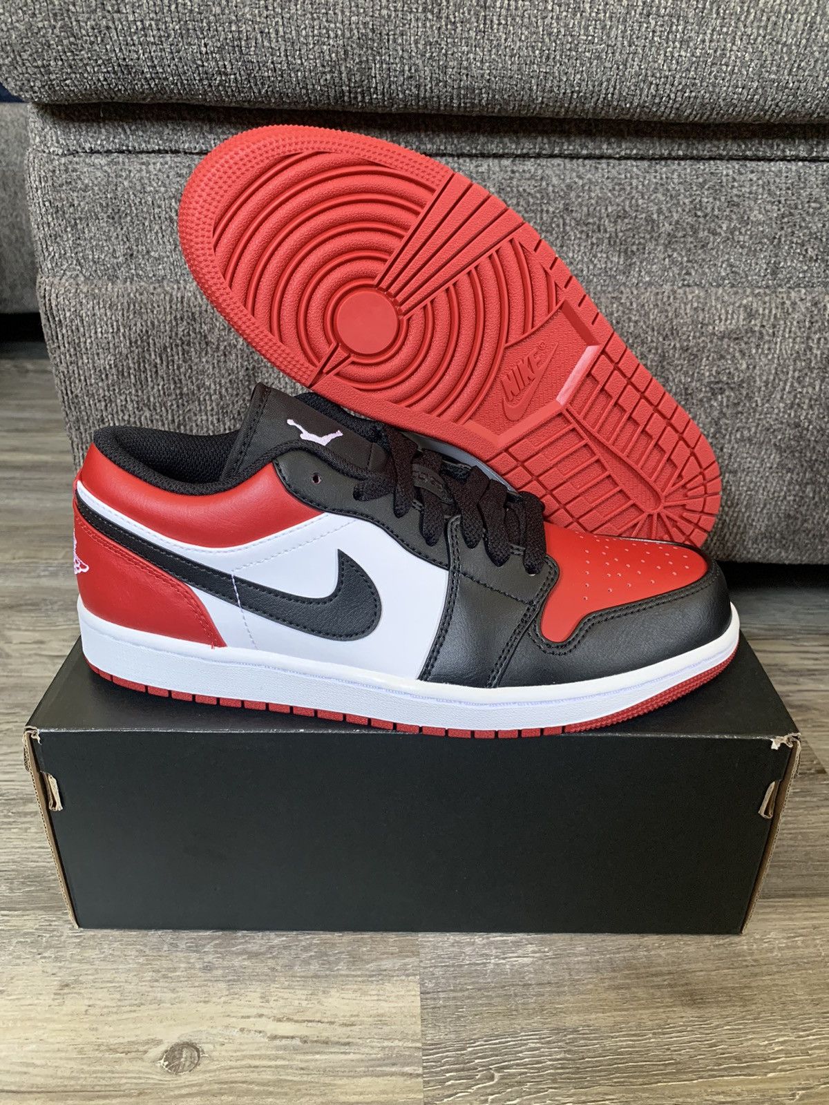 Jordan Brand Air Jordan 1 Low Bred Toe Size US 8 / EU 41 - 7 Thumbnail