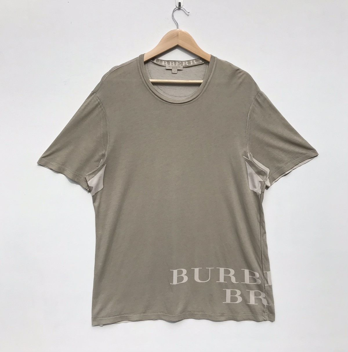 Burberry Burberry Brit Tee Spellout Burberry Brit Luxury Size US L / EU 52-54 / 3 - 1 Thumbnail