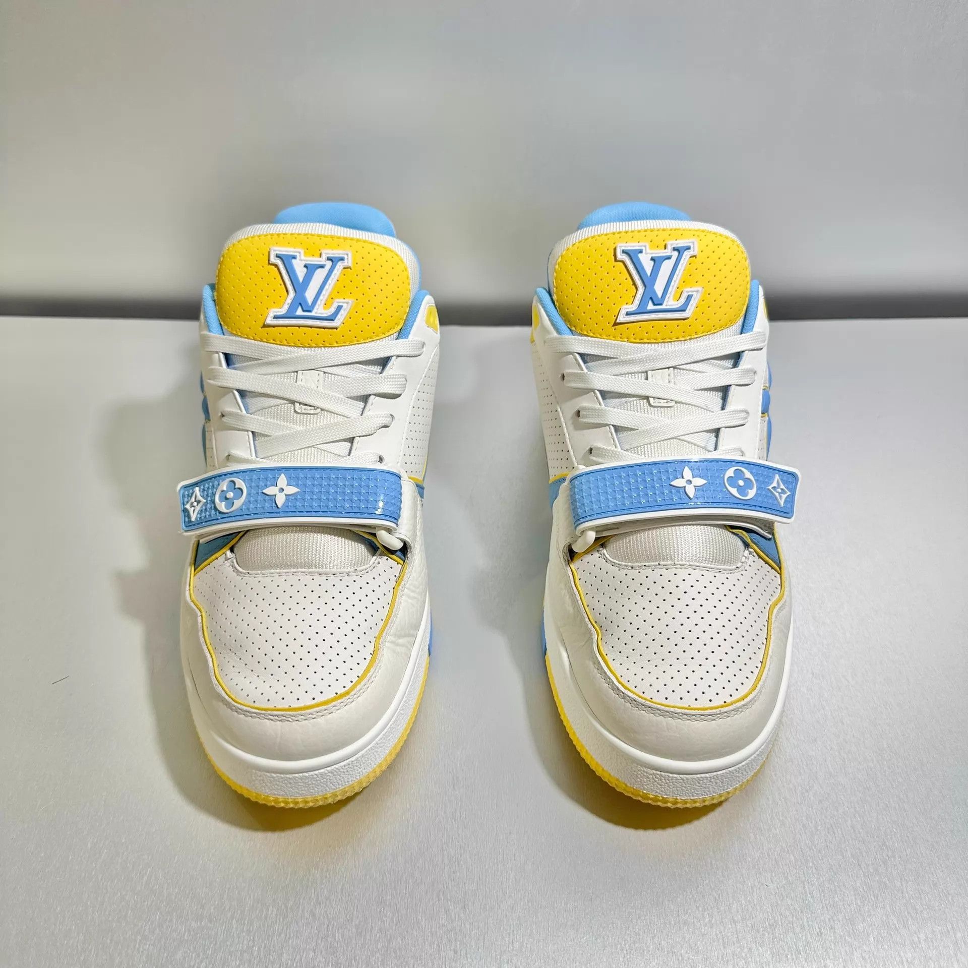 Louis Vuitton Louis Vuitton Trainer Blue Velcro Strap 41.5/7.5 Mint Size US 8.5 / EU 41-42 - 2 Thumbnail