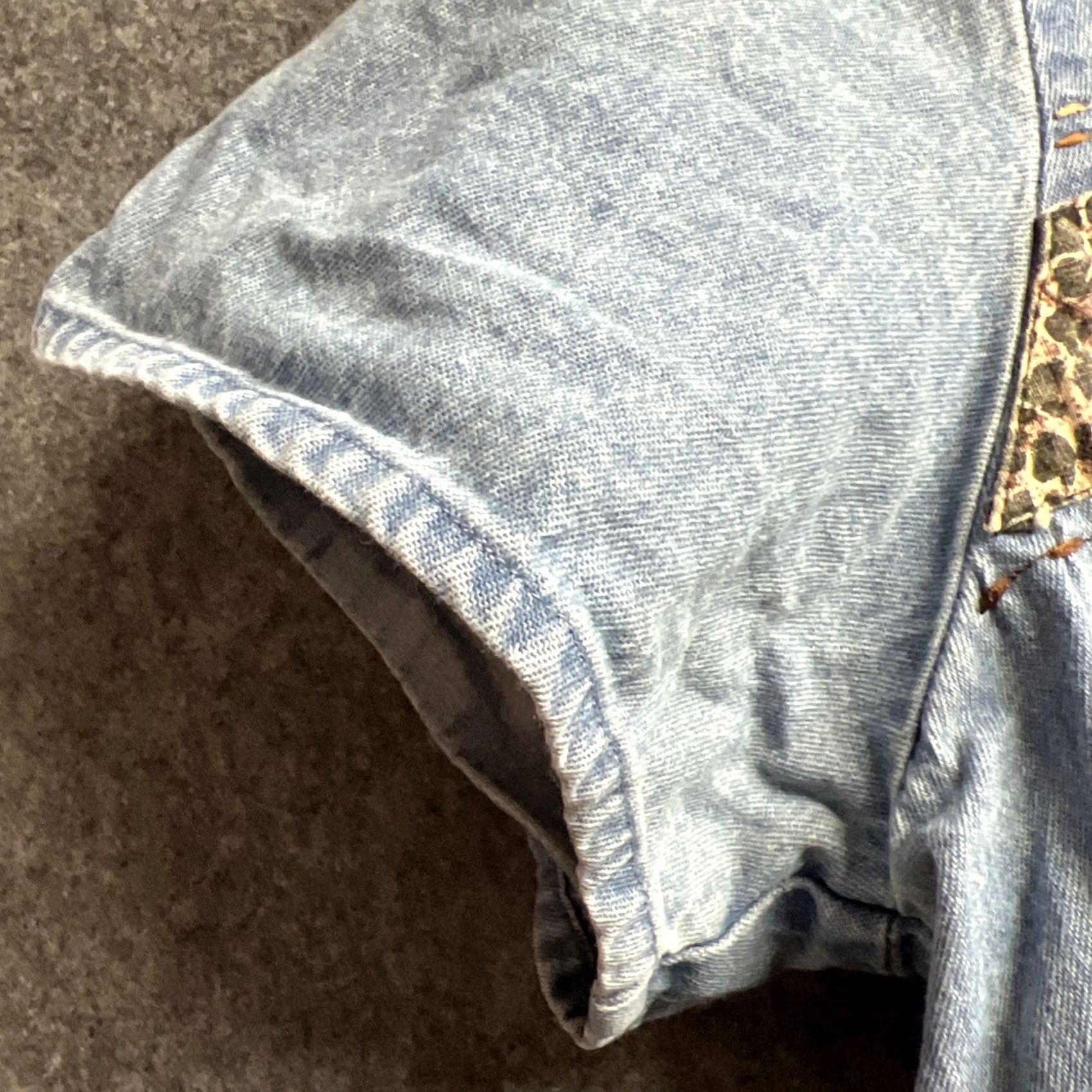 Vintage Lemon Grass Denim Shirt Women L Blue Animal Print Wood Beads Button-Up Short Sleeve Casual Travel 100% Cotton Denim Embroidered Solid Collared Size L / US 10 / IT 46 - 7 Thumbnail