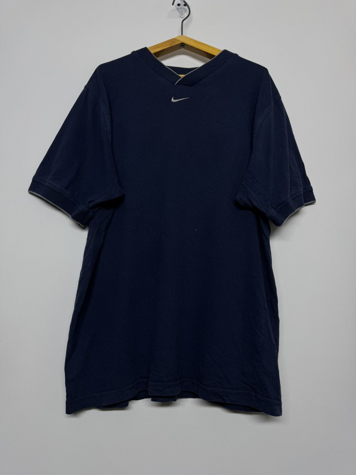 Nike Vintage Y2k Nike swoosh streetwear center logo tee Size US M / EU 48-50 / 2 - 7 Thumbnail