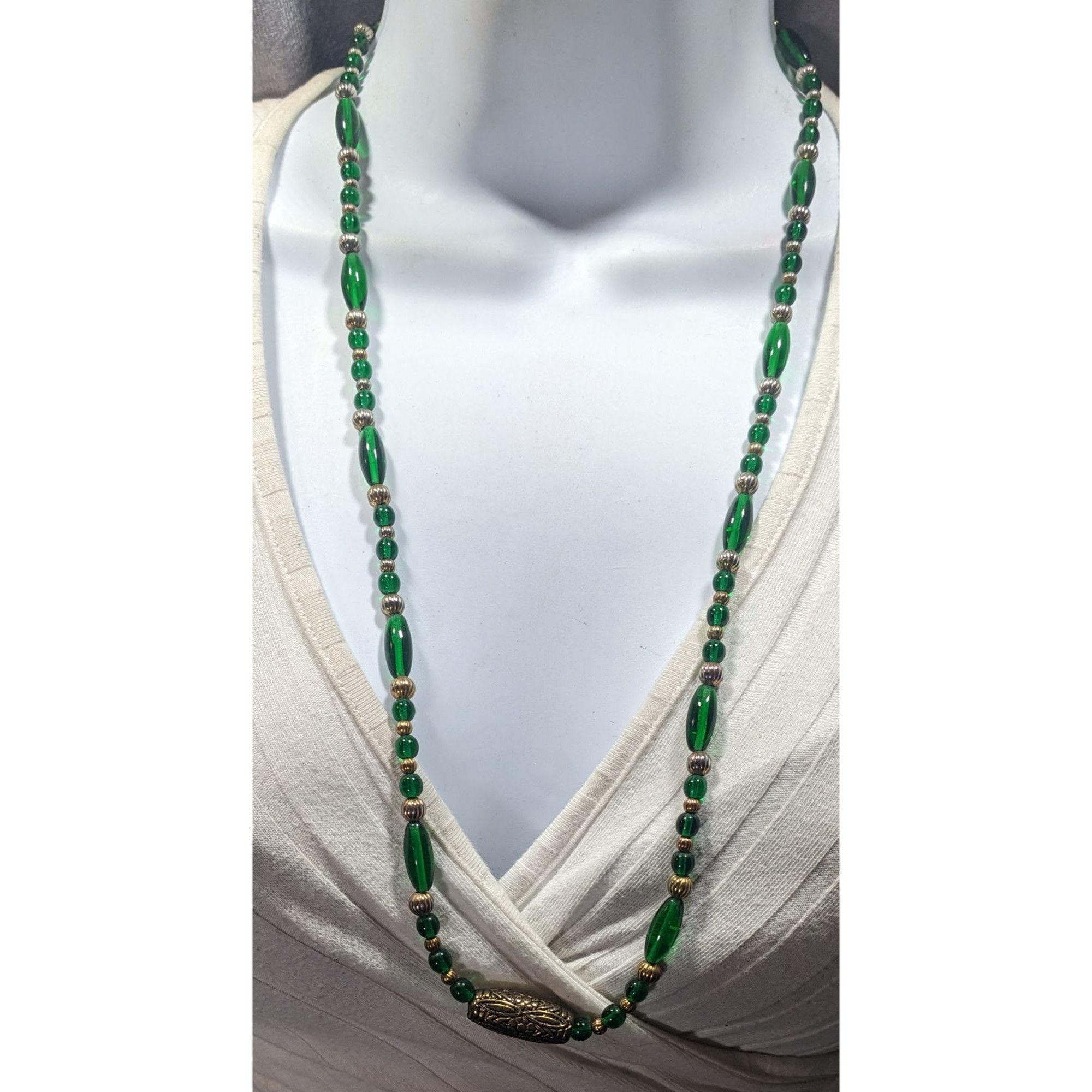 Other Retro Green Glass Beaded Necklace With Silver And Gold Tone Size ONE SIZE - 2 Thumbnail
