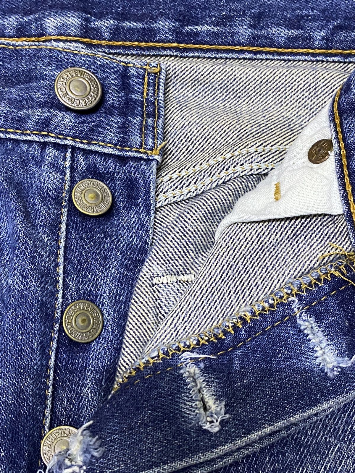 Levi's Vintage 90s Levi’s 501 Thrashed Destroyed Jeans Size US 30 / EU 46 - 6 Thumbnail