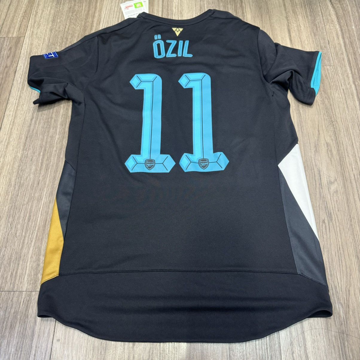 Puma Arsenal 15/16 C/L away shirt #11 ozil (bnwt) Size US M / EU 48-50 / 2 - 2 Thumbnail