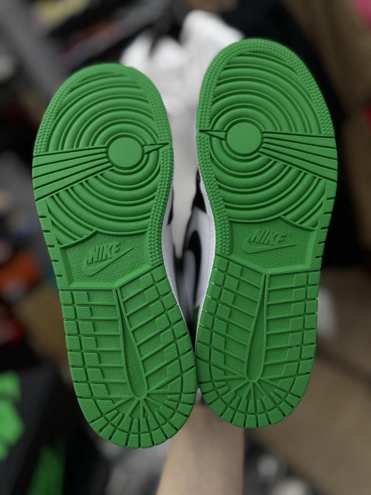 Jordan Brand Nike Air Jordan 1 Retro High OG "Lucky Green" (GS) 6Y/7.5W Size US 6 / EU 39 - 10 Thumbnail