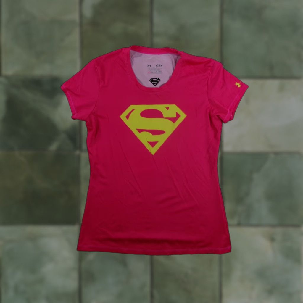 Under Armour VINTAGE Under Armour Women's T-Shirt Medium Pink Yellow Superman Graphic Crew Neck Short Sleeve Activewear Size M / US 6-8 / IT 42-44 - 1 Thumbnail
