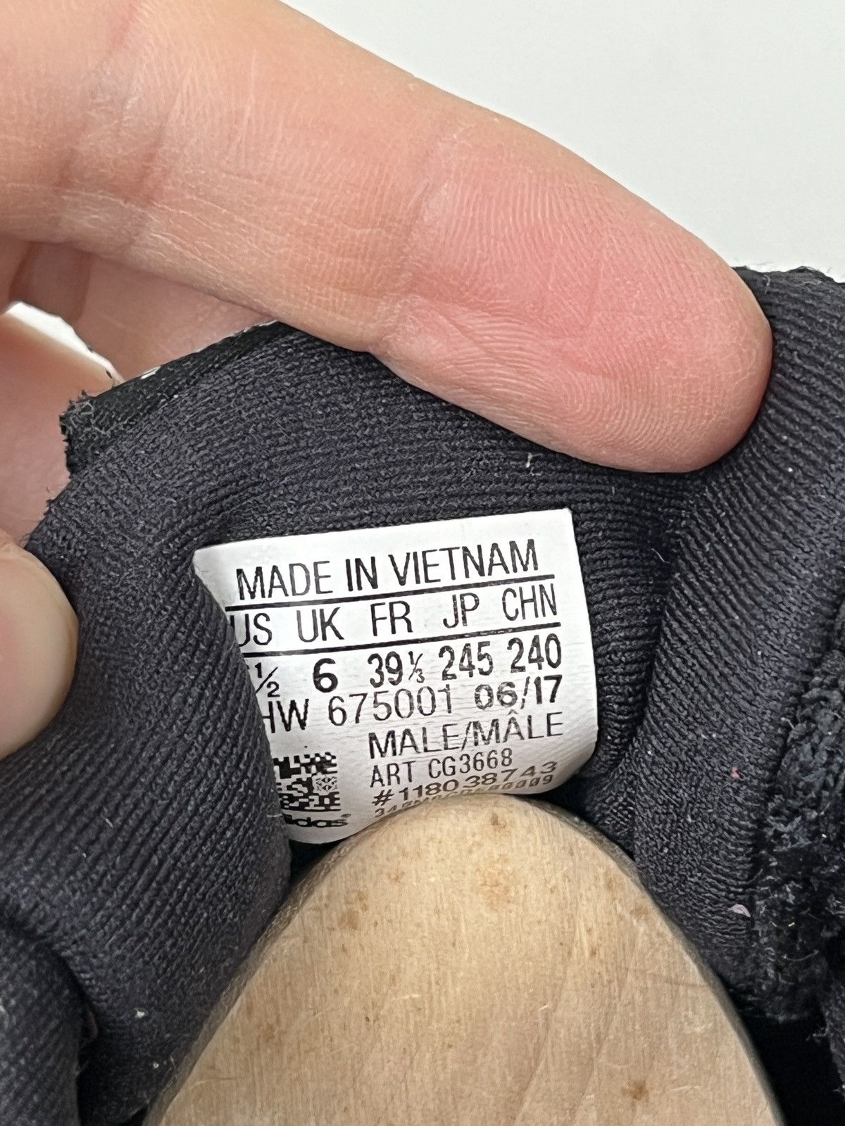 Adidas × White Mountaineering Adidas Boston x White Mountaineering Size US 6.5 / EU 39-40 - 12 Thumbnail