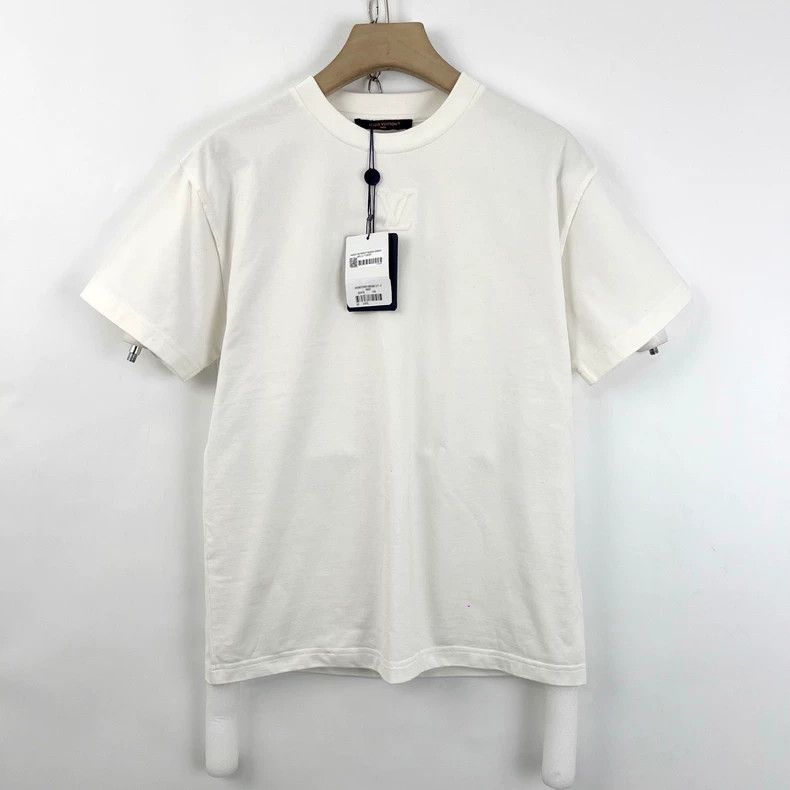 Louis Vuitton Louis Vuitton Chest embossed logo short sleeve Size US XS / EU 42 / 0 - 1 Thumbnail