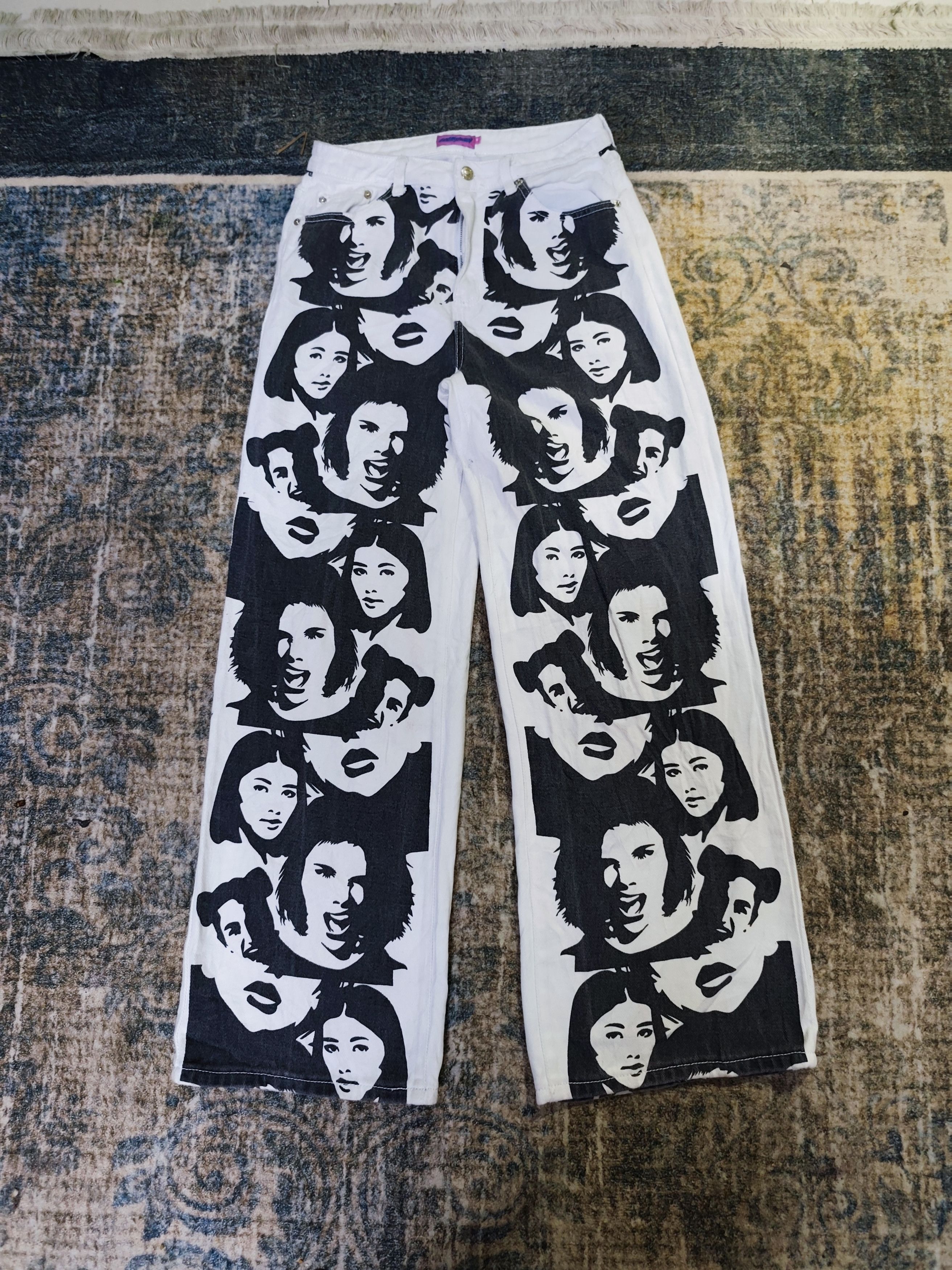 Other Edikted overprint jeans Size 28" / US 6 / IT 42 - 1 Thumbnail