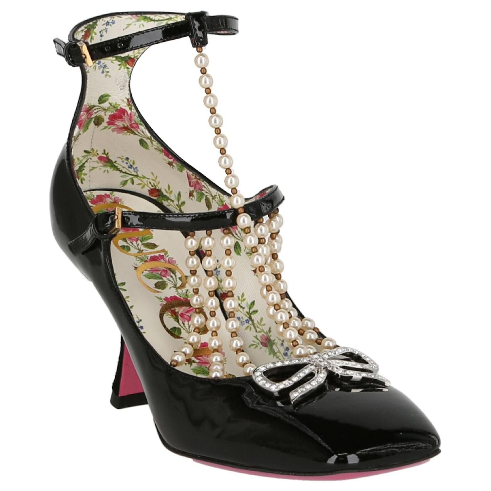 o1glo1t0923 Heel in Black