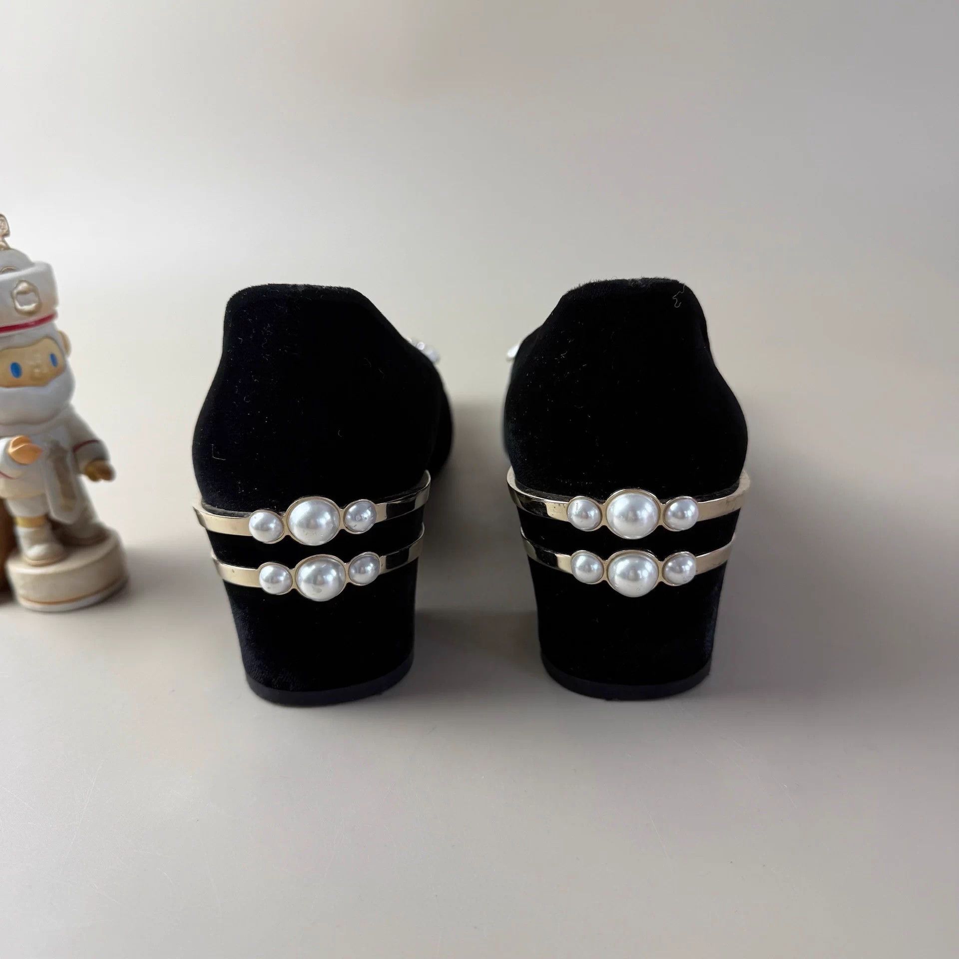 Roger Vivier RV pearl buckle mink fur heels 36.5 EU 95 YLP4418 Size US 5.5 / IT 35.5 - 3 Thumbnail
