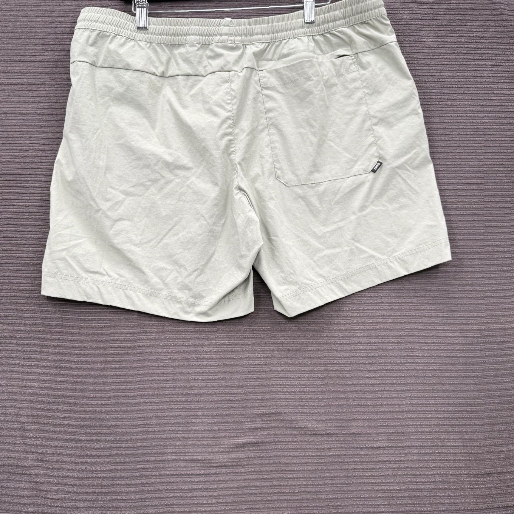 UES Clothing Cuts Clothing Shorts Men 2XL Green Nylon Crossover Performance Outdoors Athletic Shirt Convertible? Size US 39 - 2 Thumbnail