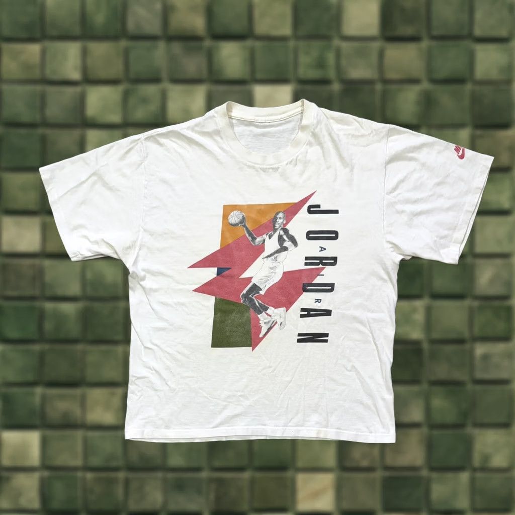 Nike VINTAGE Nike T-Shirt White Cotton 1990s 90s Chicago Bulls Jordan M Mens Short Sleeve Single Stitch Shirt Size US M / EU 48-50 / 2 - 1 Thumbnail