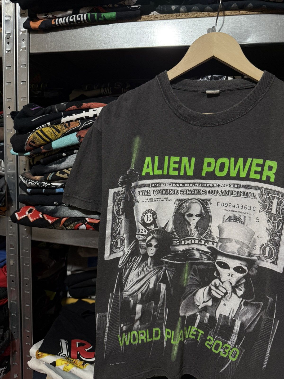 Vintage Vintage 1996 Alien Power World Planet 2030 T-Shirt Y2K Hype Size US L / EU 52-54 / 3 - 3 Thumbnail