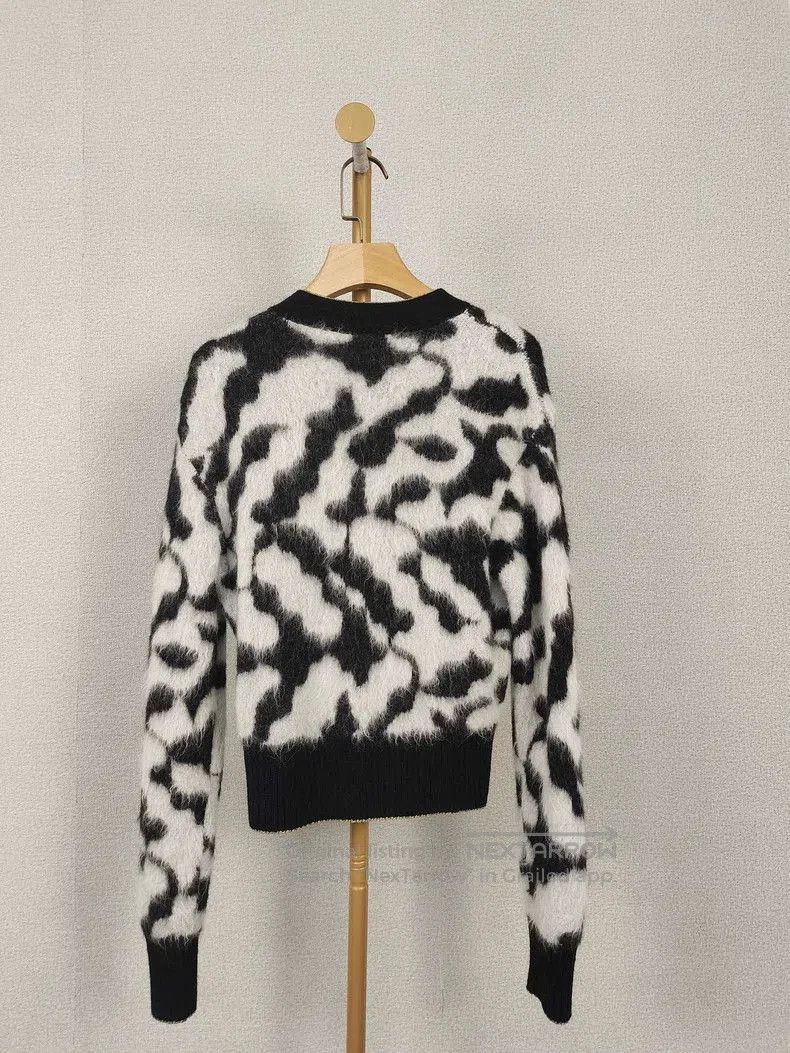 Chanel Chanel Black White Mohair Sweater. Size US XS / EU 42 / 0 - 2 Thumbnail