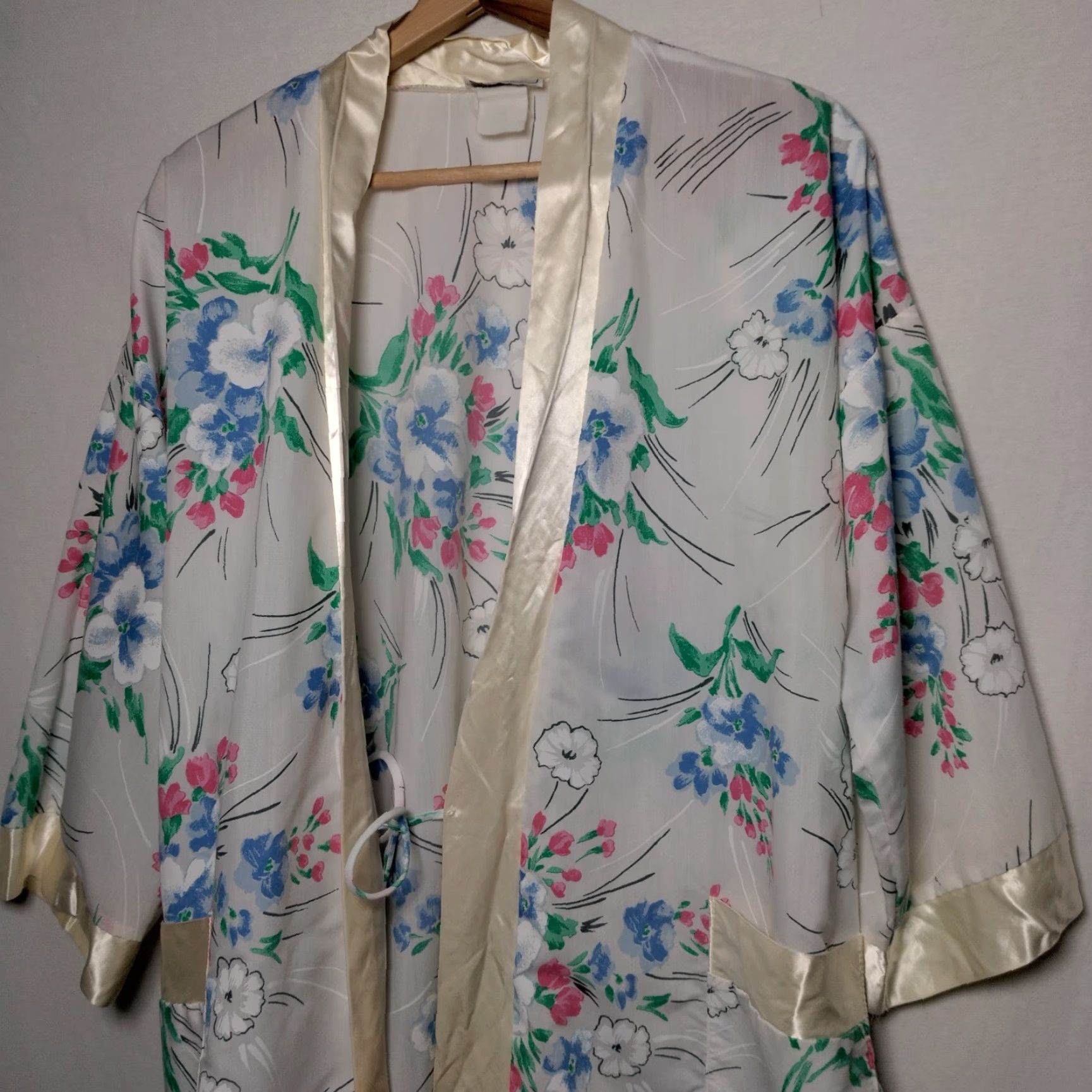 Vintage VINTAGE Appel Robe White Pastel Floral Satin Trim Belted Grannycore Cottage Open Neck Long Sleeve Cotton Blend Retro Size ONE SIZE - 5 Thumbnail