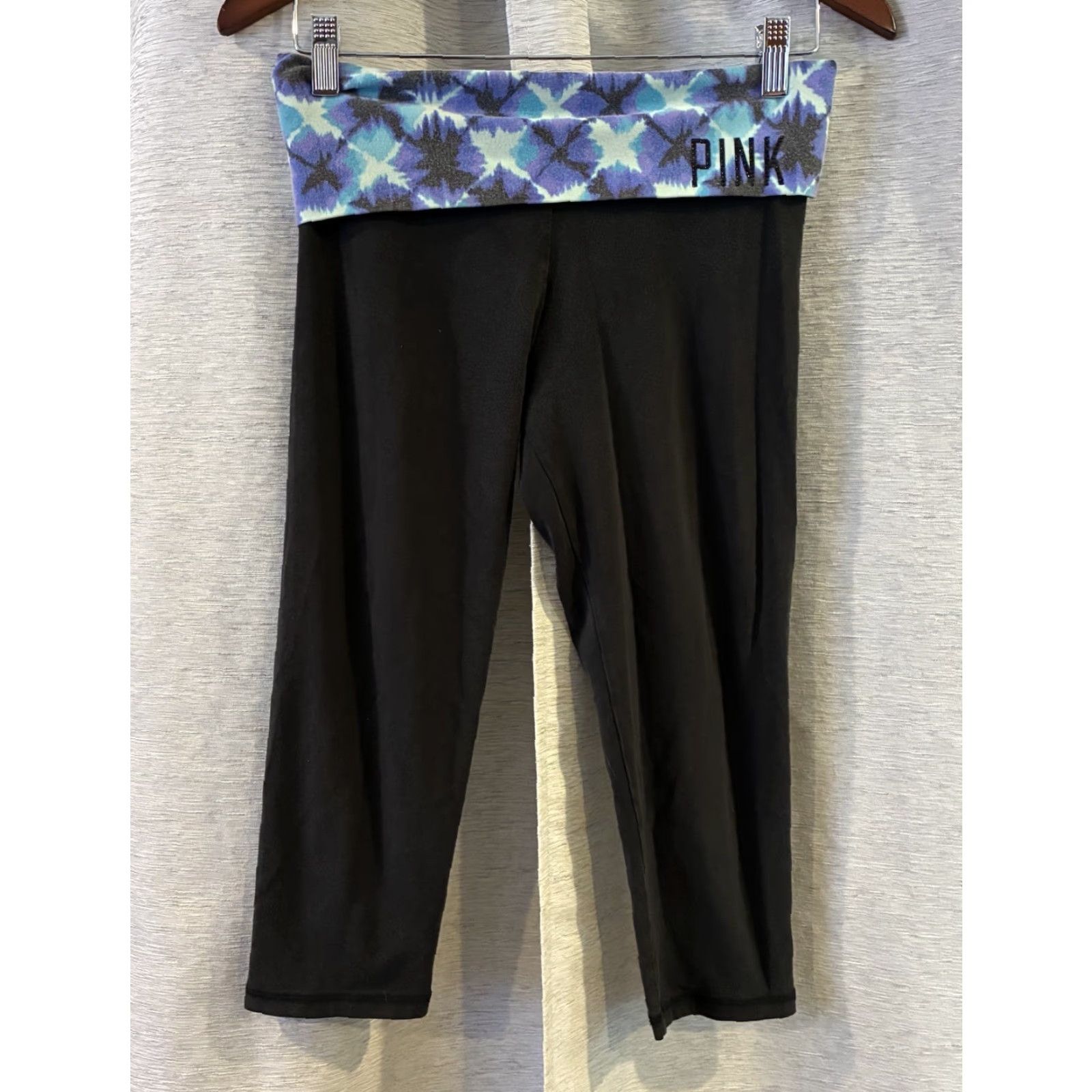 Victoria's Secret Victoria's Secret Fold Over Tie Dye Yoga Pants Cropped Size S Women Activewear Pants Tie Dye 28in 18in Black Cropped Yoga Athleisure Mens Womens Girls Size 28" / US 6 / IT 42 - 2 Thumbnail