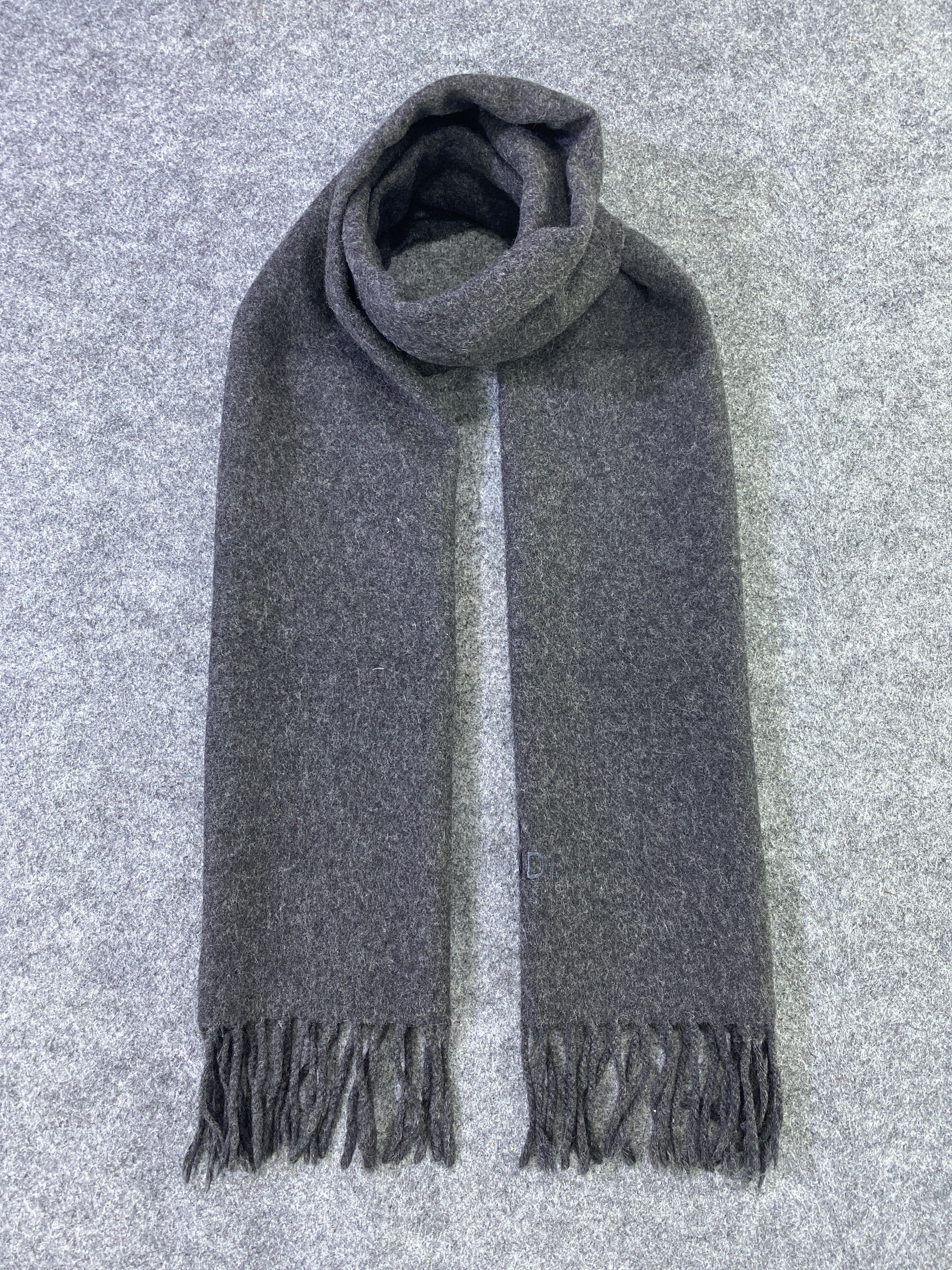 Designer FENDI Missing Tag Scarf/Muffler/neckwear -T728 Size ONE SIZE - 1 Thumbnail