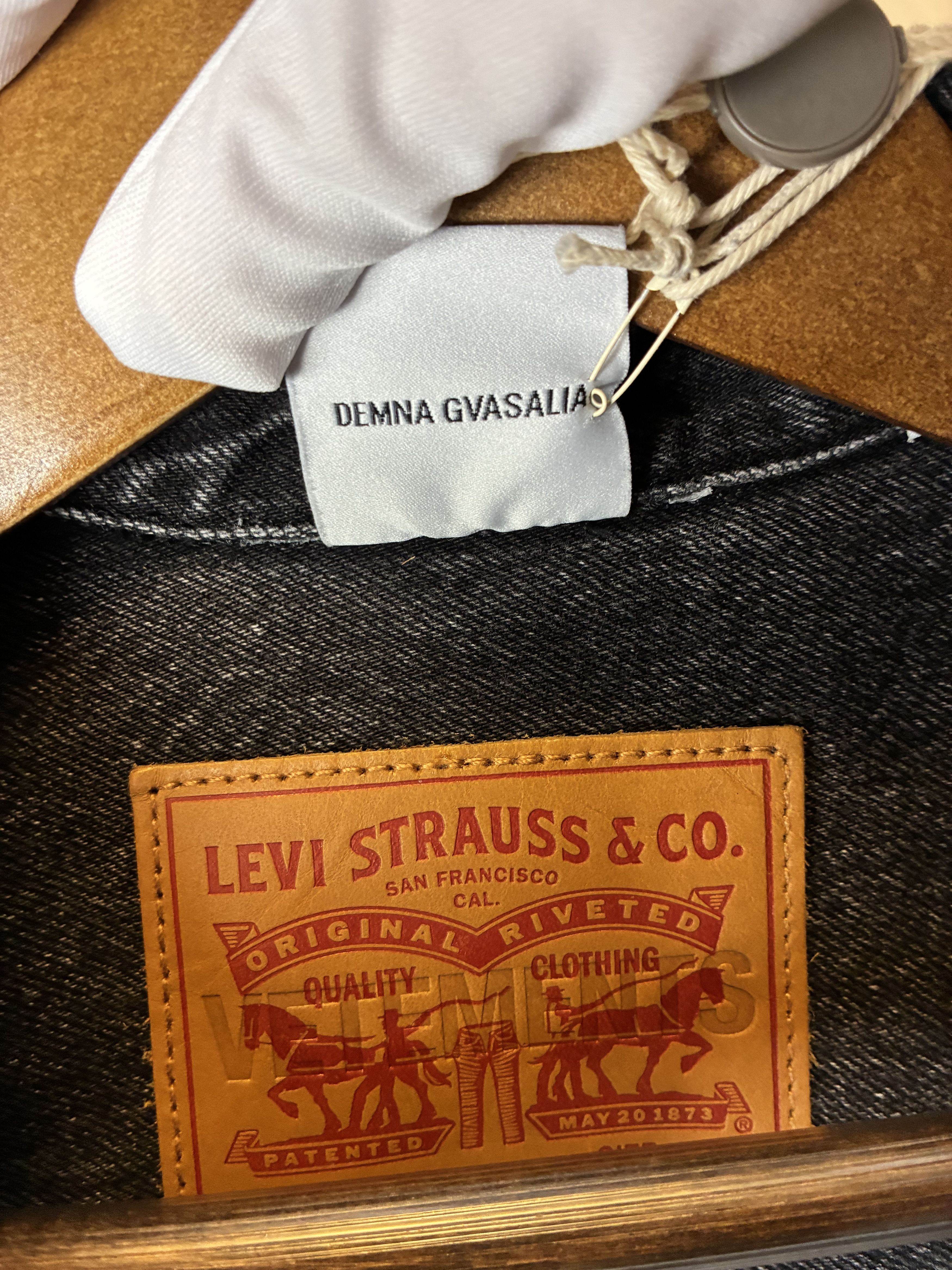Levi's × Vetements RARE Vetements SS18 x Levi's Demna Reconstructed Denim Shirt Size US M / EU 48-50 / 2 - 8 Thumbnail