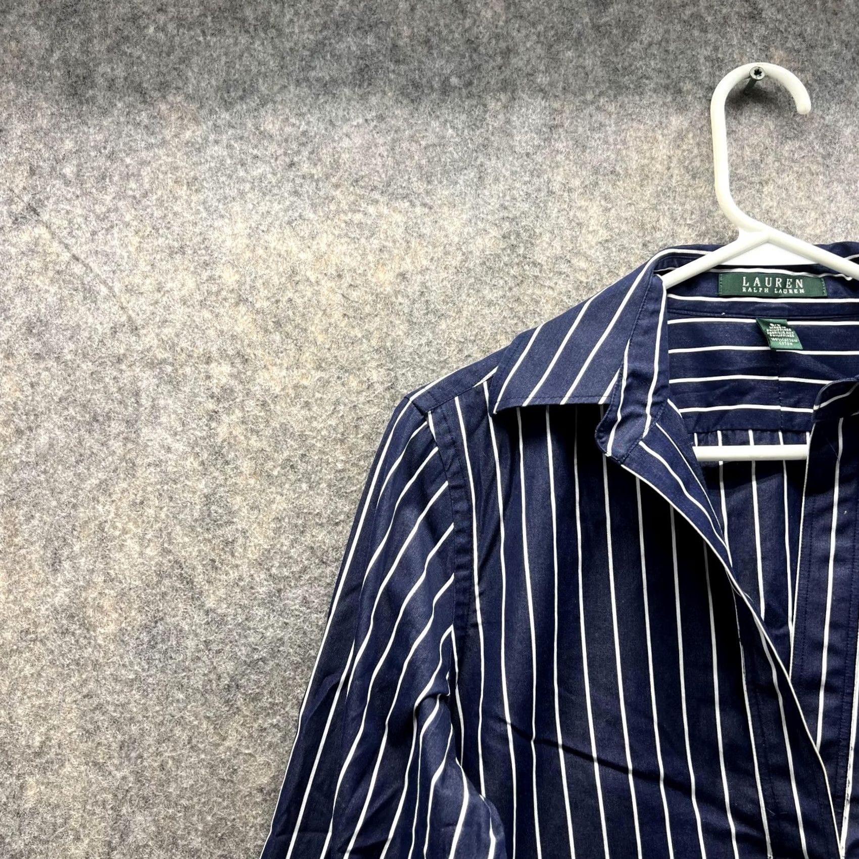 Ralph Lauren VINTAGE? No. Lauren Ralph Lauren Shirt Women Small Blue Striped Button-Up Long Sleeve Collared pullover Casual Shirt Women S Blue Striped 3/4? Size S / US 4 / IT 40 - 3 Thumbnail