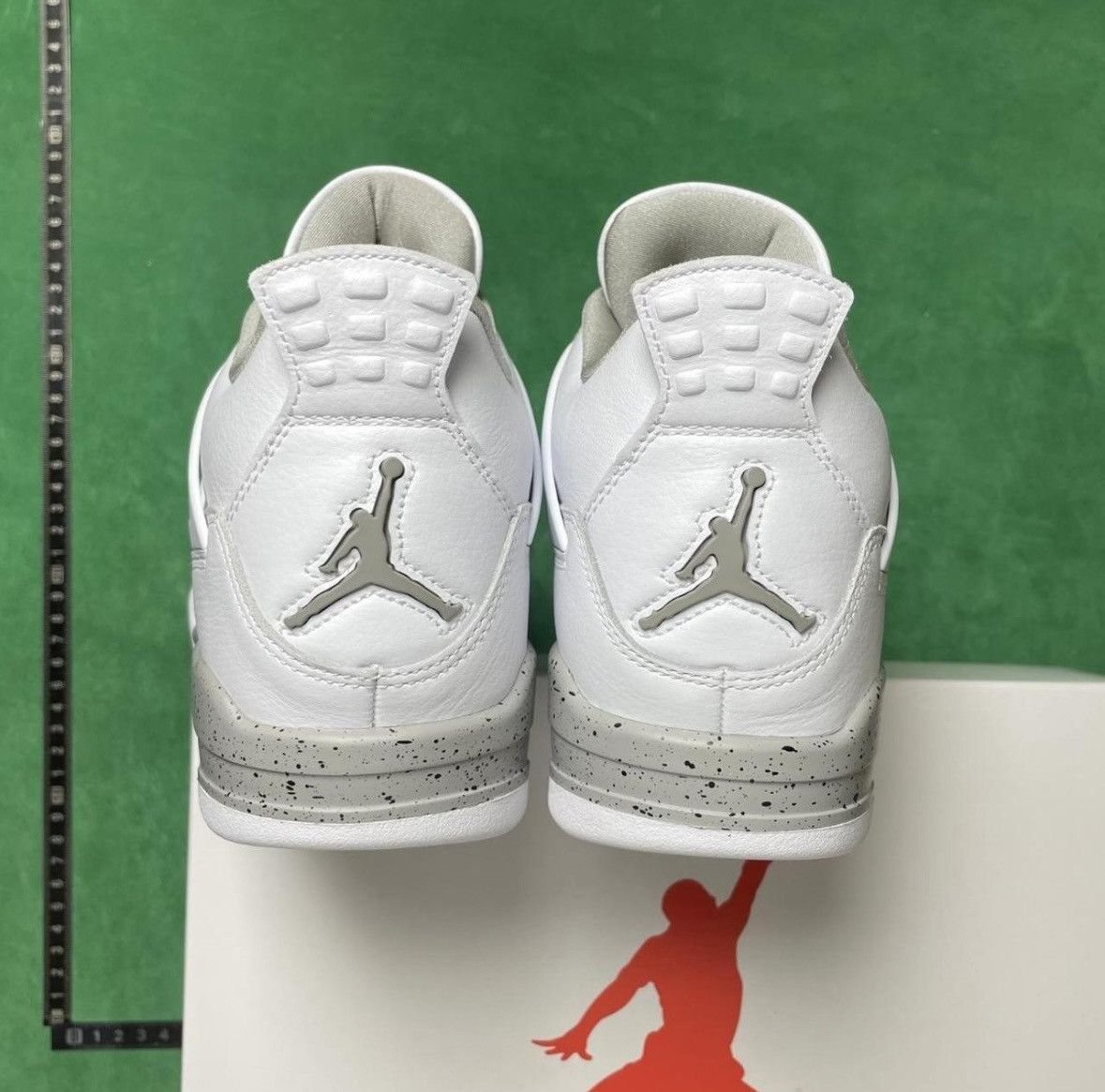 Jordan Brand Nike Air Jordan 4 Retro White Oreo - authentic Size US 11 / EU 44 - 1 Thumbnail