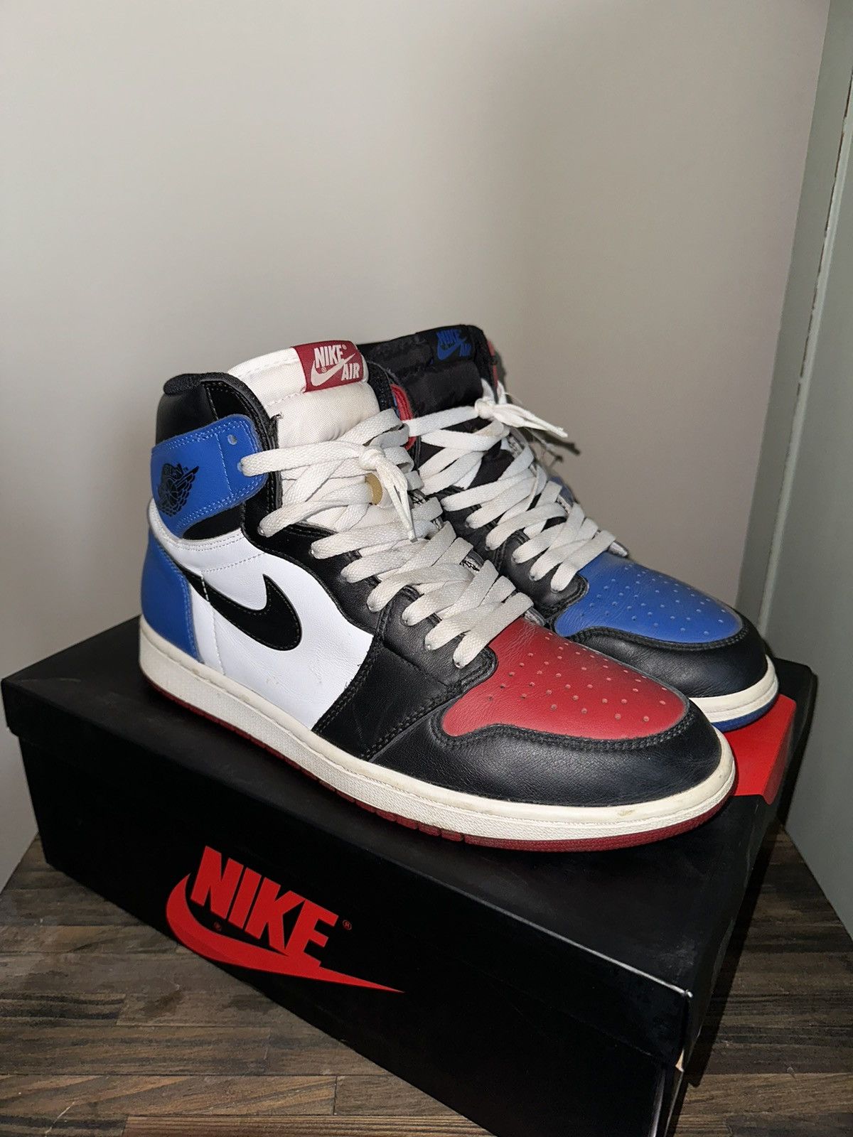Jordan Brand Jordan 1 Retro Top 3 Size US 10.5 / EU 43-44 - 1 Thumbnail