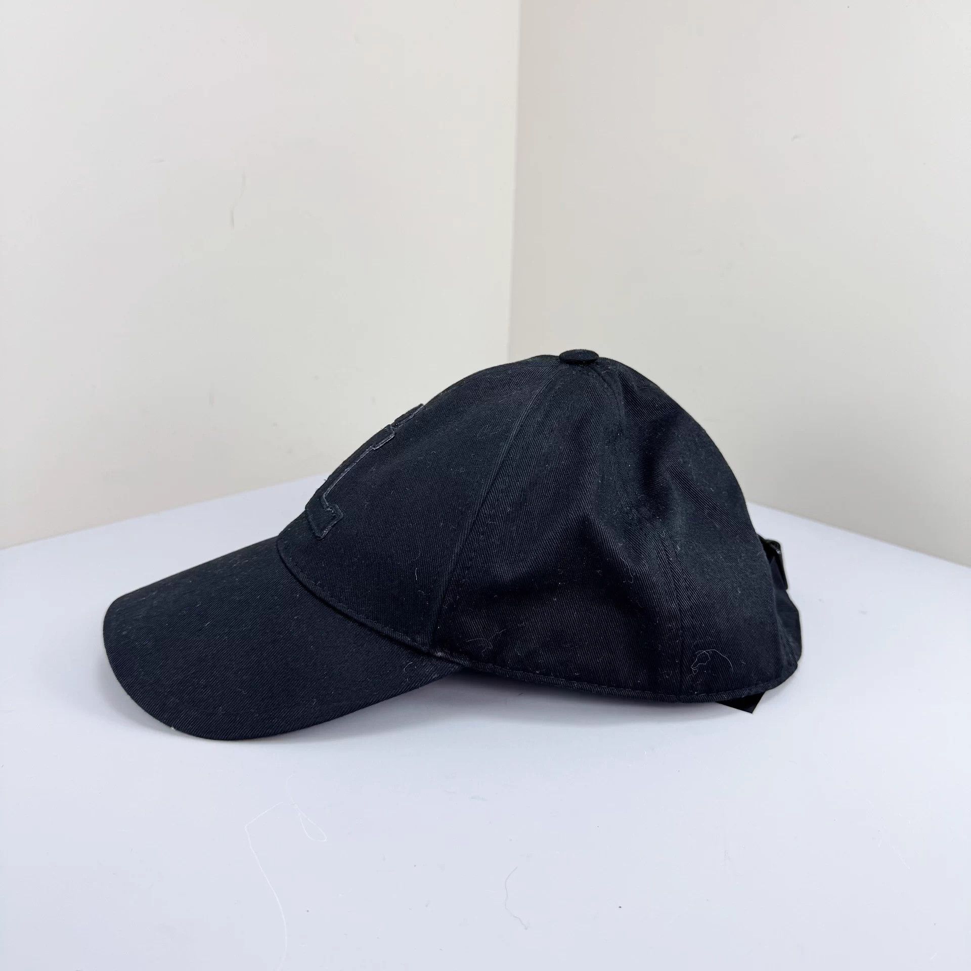 Saint Laurent Paris Saint Laurent Embroidered Logo 59cm 99 New Hat Size ONE SIZE - 2 Thumbnail