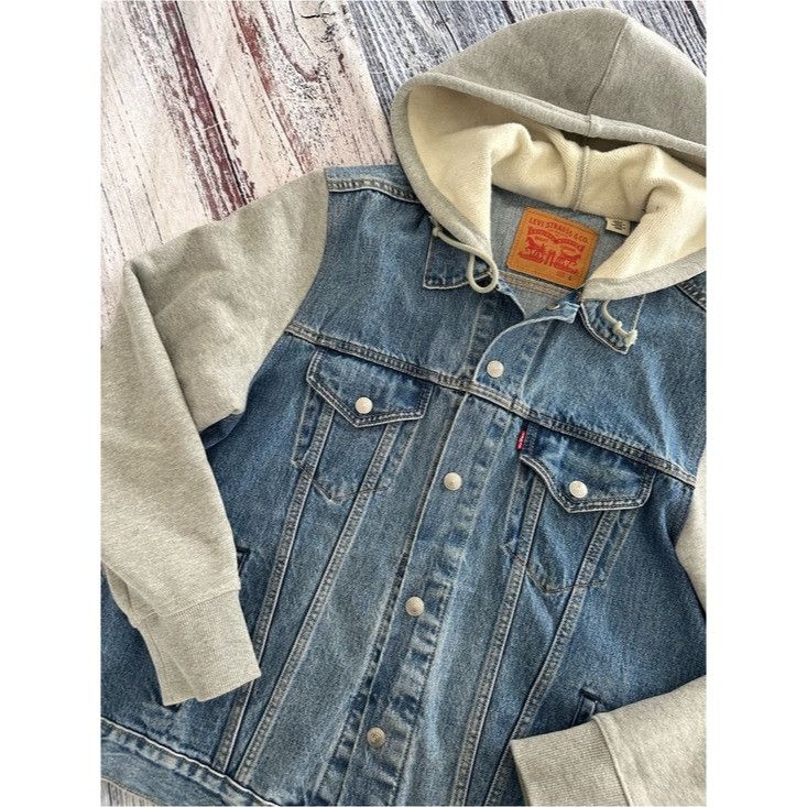 Levi's Levi's Blue Denim Jacket with Gray Hood & Sleeves Size US L / EU 52-54 / 3 - 3 Thumbnail