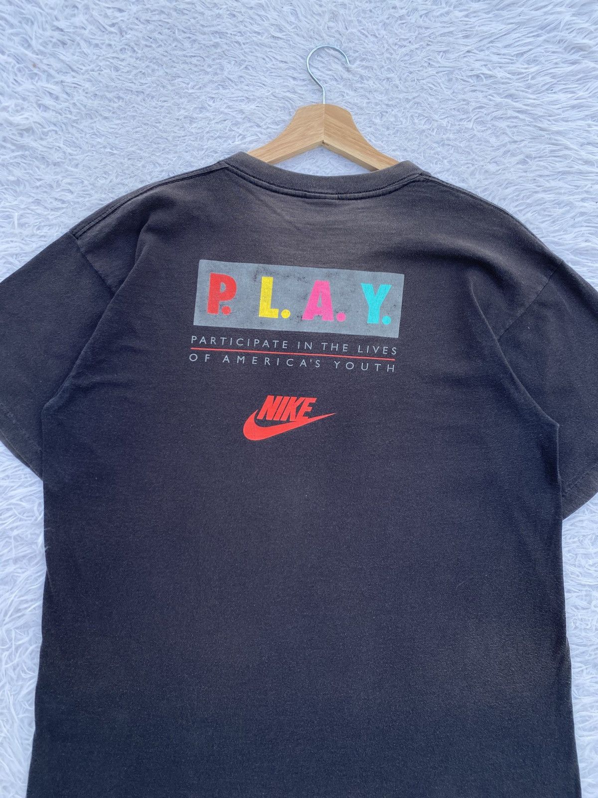 Nike Rare Vintage 90s NIKE Swoosh Logo Tshirt Size US L / EU 52-54 / 3 - 4 Thumbnail
