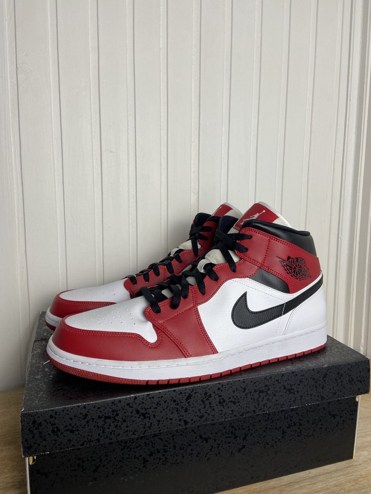 Jordan Brand New Jordan 1 Mid Chicago (2020) Size 15US Size US 15 / EU 48 - 1 Thumbnail