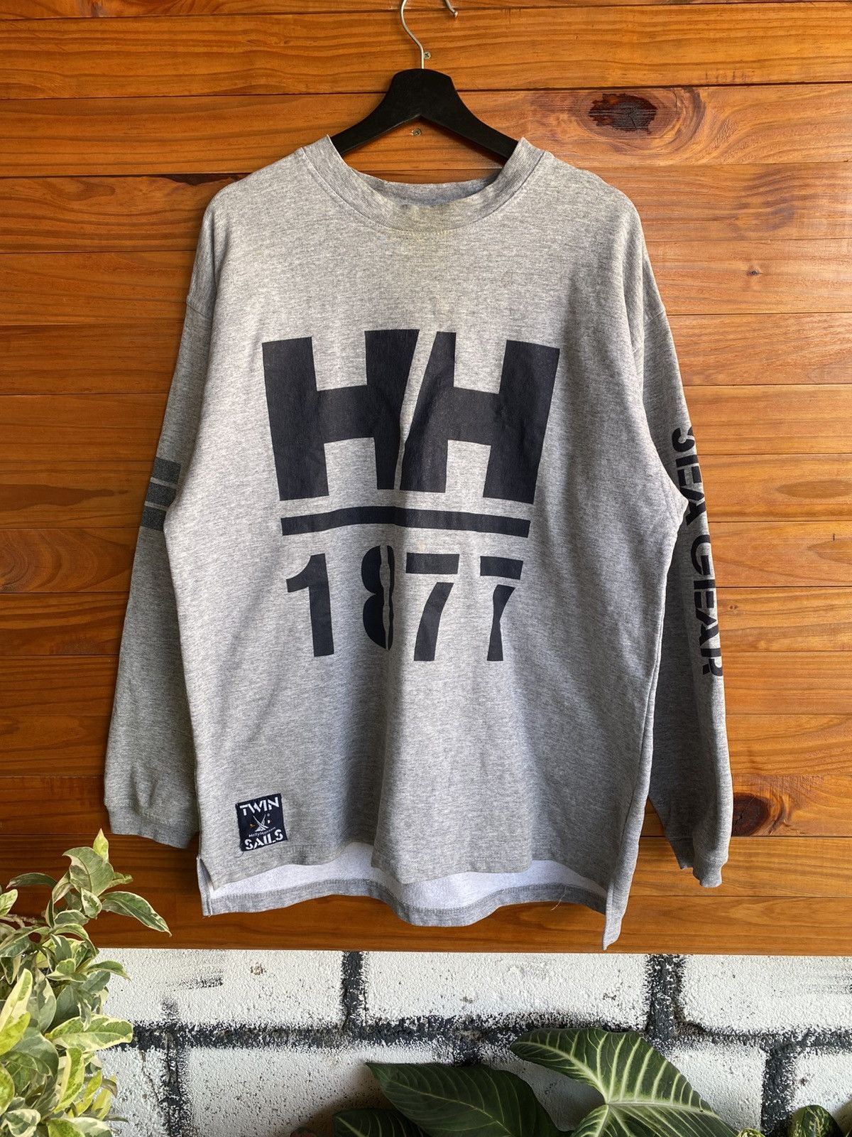Helly Hansen Vintage Helly Hansen HH Long Sleeve Grey Graphic Pullover Size US L / EU 52-54 / 3 - 3 Thumbnail