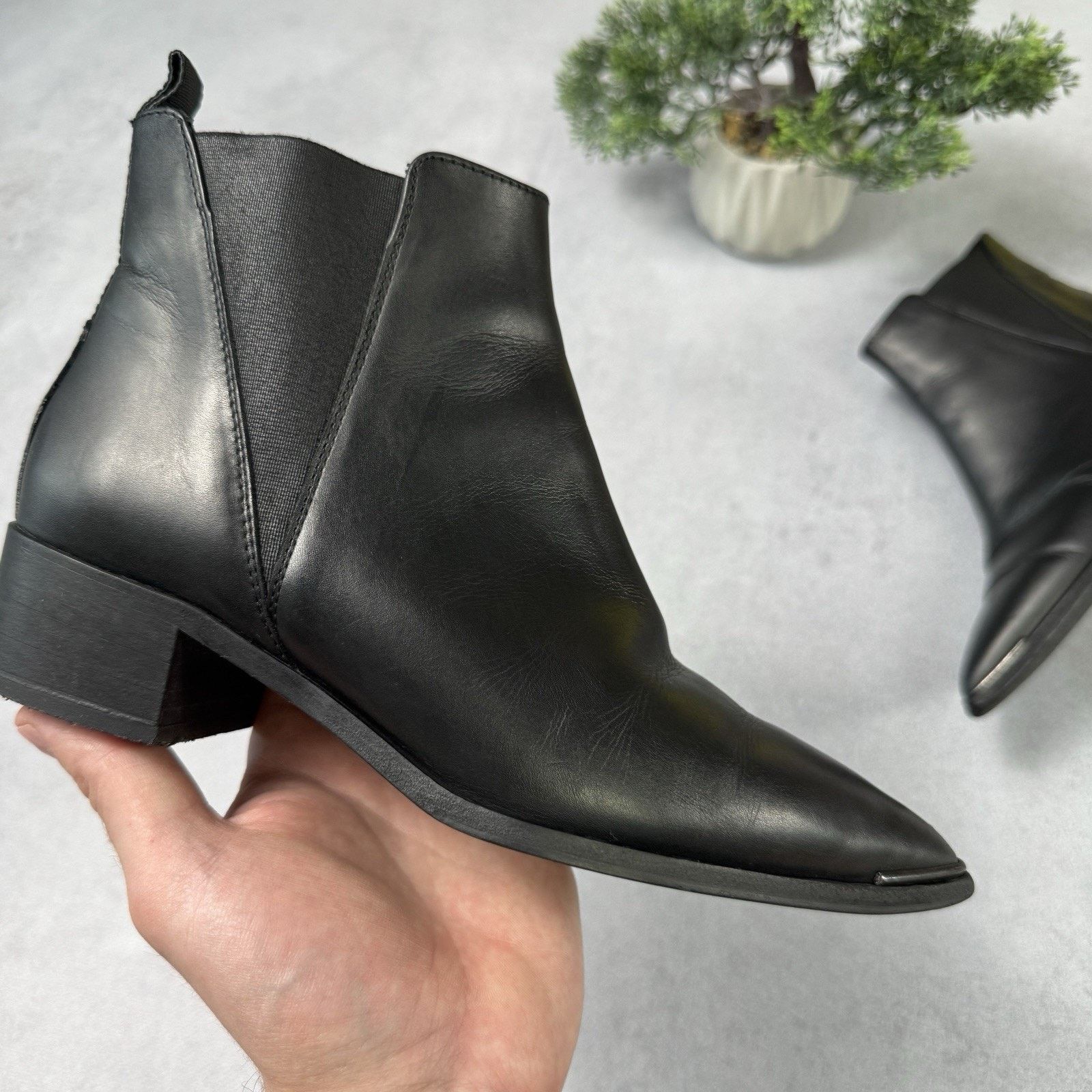 Acne Studios Acne Studios Ankle Boots Leather Chelsea Size 36 Black US 6 Size US 6 / IT 36 - 4 Thumbnail