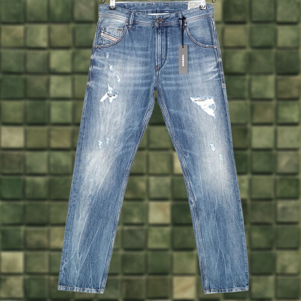 Diesel DIESEL KRAYVER R831I Jeans Men Slim Carrot W28 L30 Regular Distressed 5-Pocket Denim Blue XS? Size US 28 / EU 44 - 1 Thumbnail