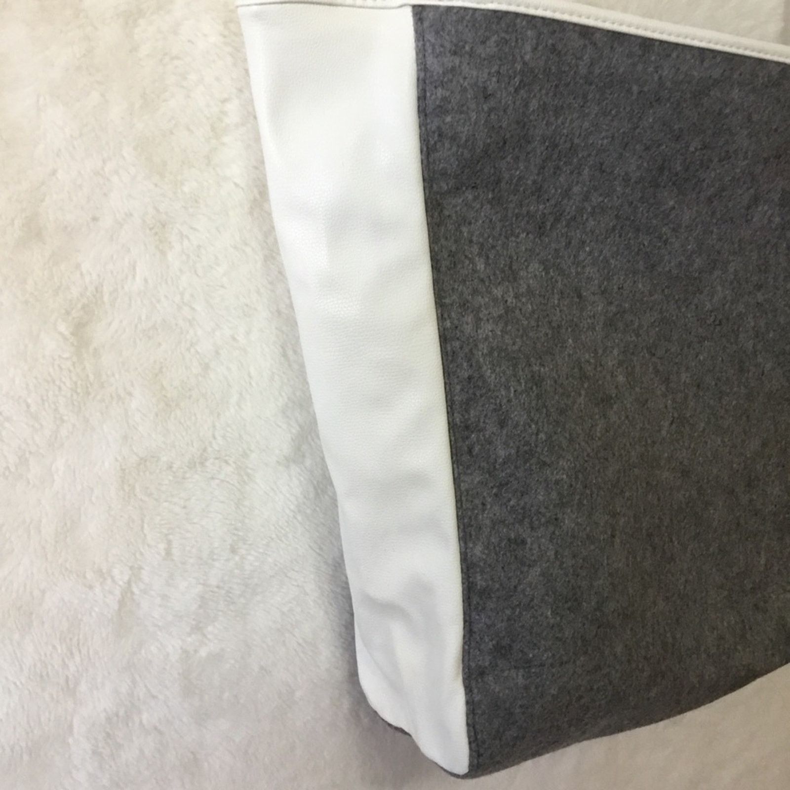 Neiman Marcus Neiman Marcus White with Pattern Tote Bag Size ONE SIZE - 4 Thumbnail