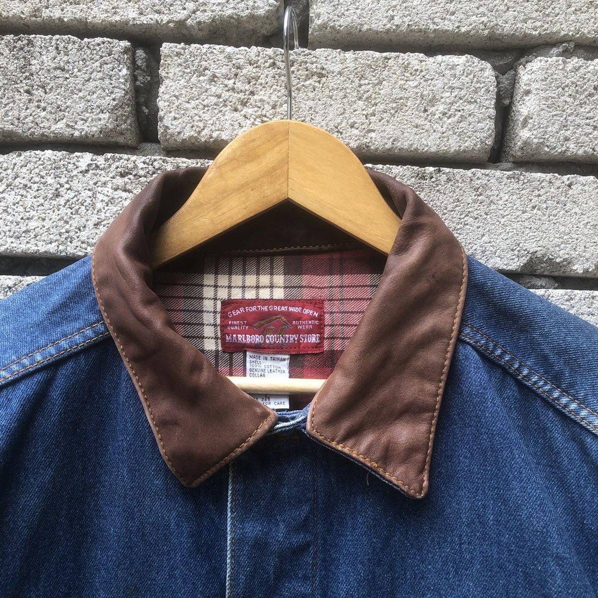 Marlboro × Vintage Vintage Marlboro Country Store Collar Denim Trucker Jacket Size US L / EU 52-54 / 3 - 2 Thumbnail