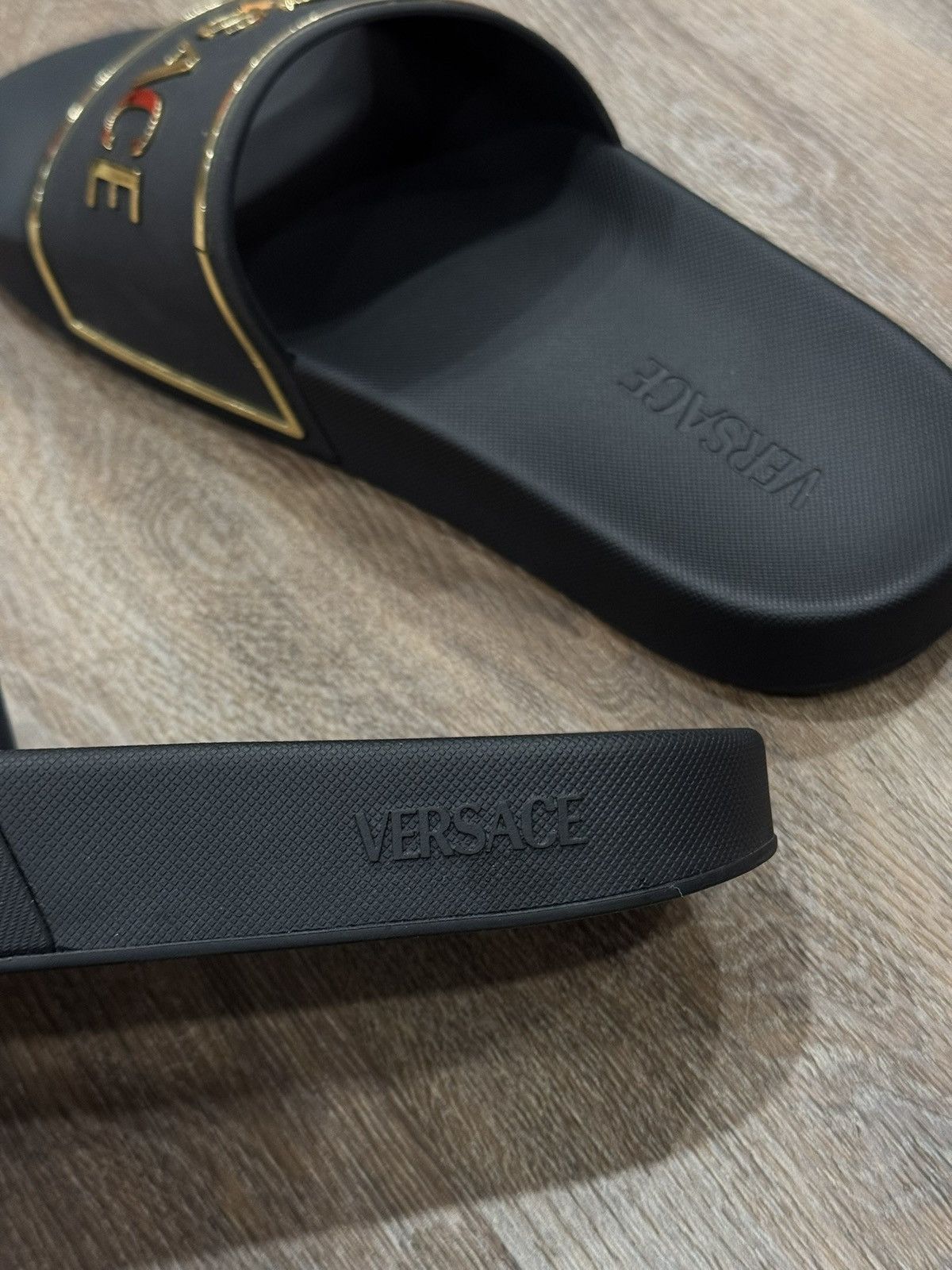 Versace VERSACE logo-embossed slides Size US 10 / EU 43 - 8 Thumbnail