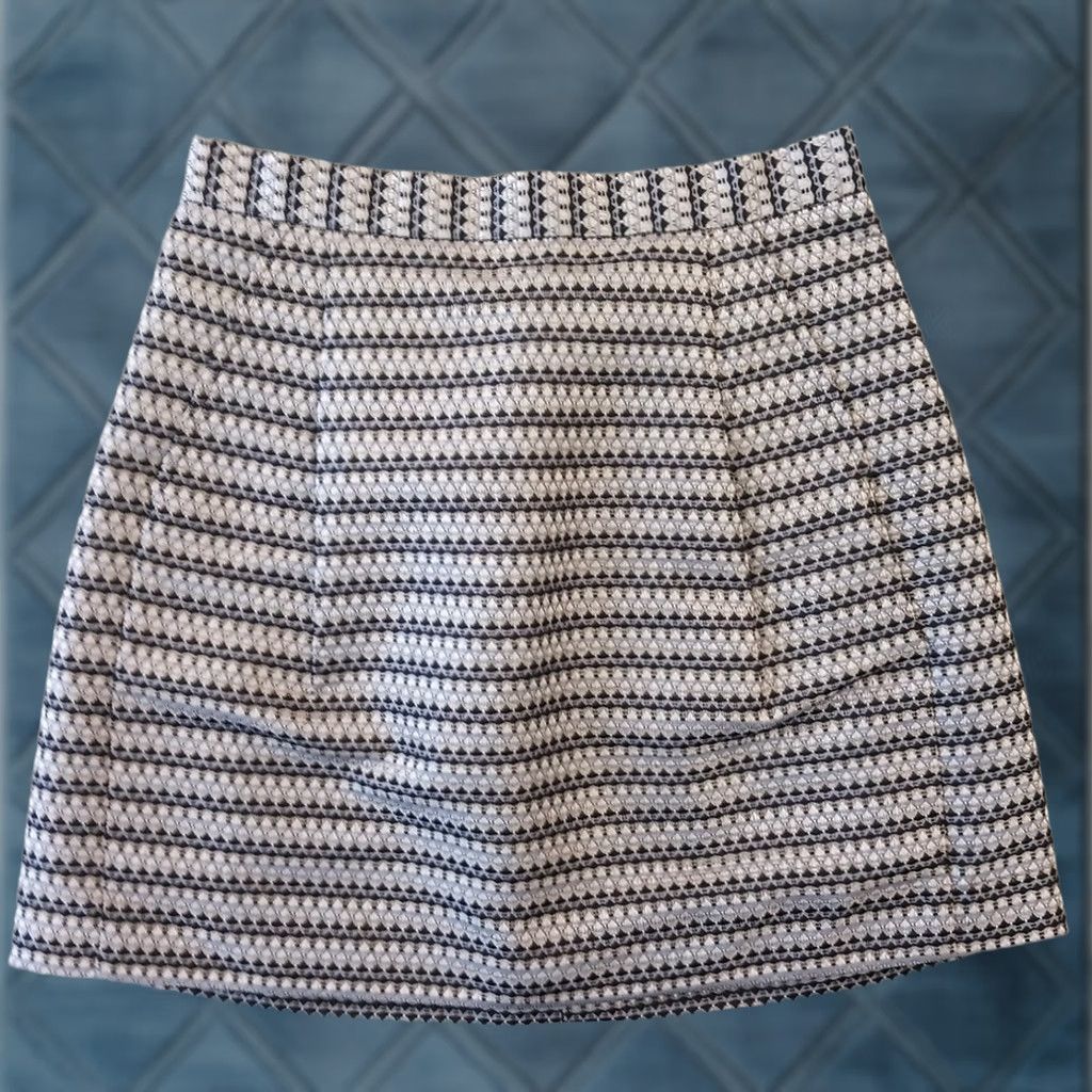 Bcbgmaxazria BCBGMAXAZRIA Skirt Short A-Line Gray Lined Pleated Wool Polyester Acrylic Zip Pocket Womens Size 2 Size 26" / US 2 / IT 38 - 1 Thumbnail