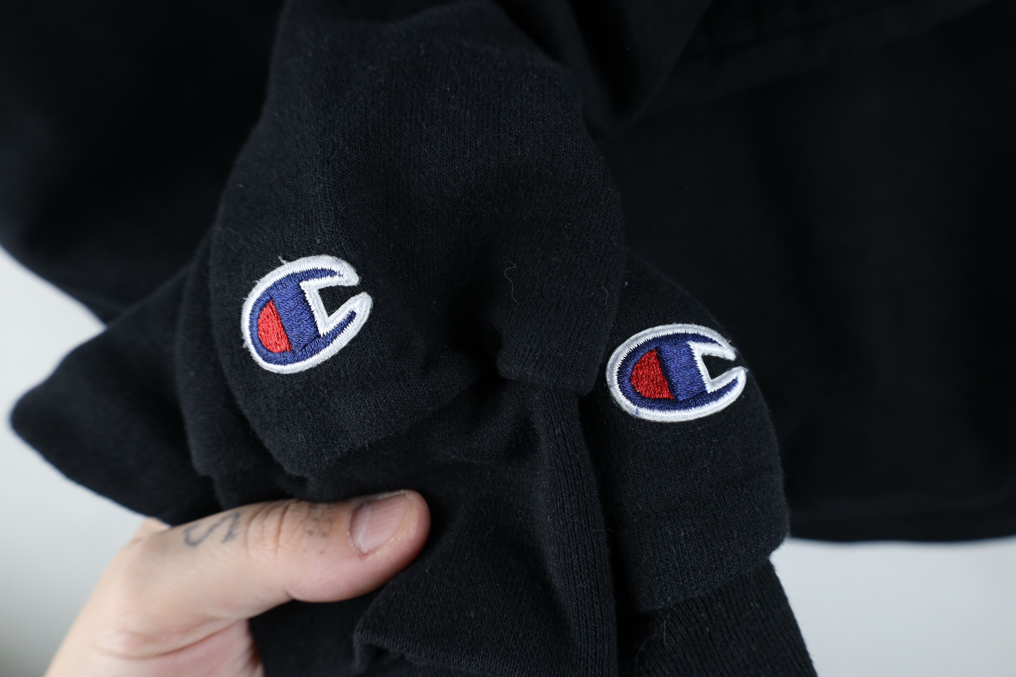 Champion Vintage 90s Champion Faded Blank Hoodie Sweatshirt Black Size US L / EU 52-54 / 3 - 6 Thumbnail