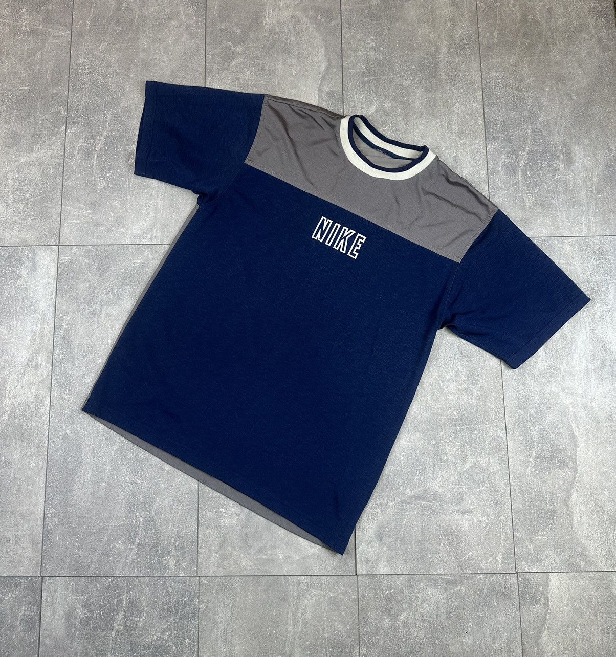 Nike Nike Vintage Rare Centr Swosh Tee Small Logo Size US L / EU 52-54 / 3 - 3 Thumbnail