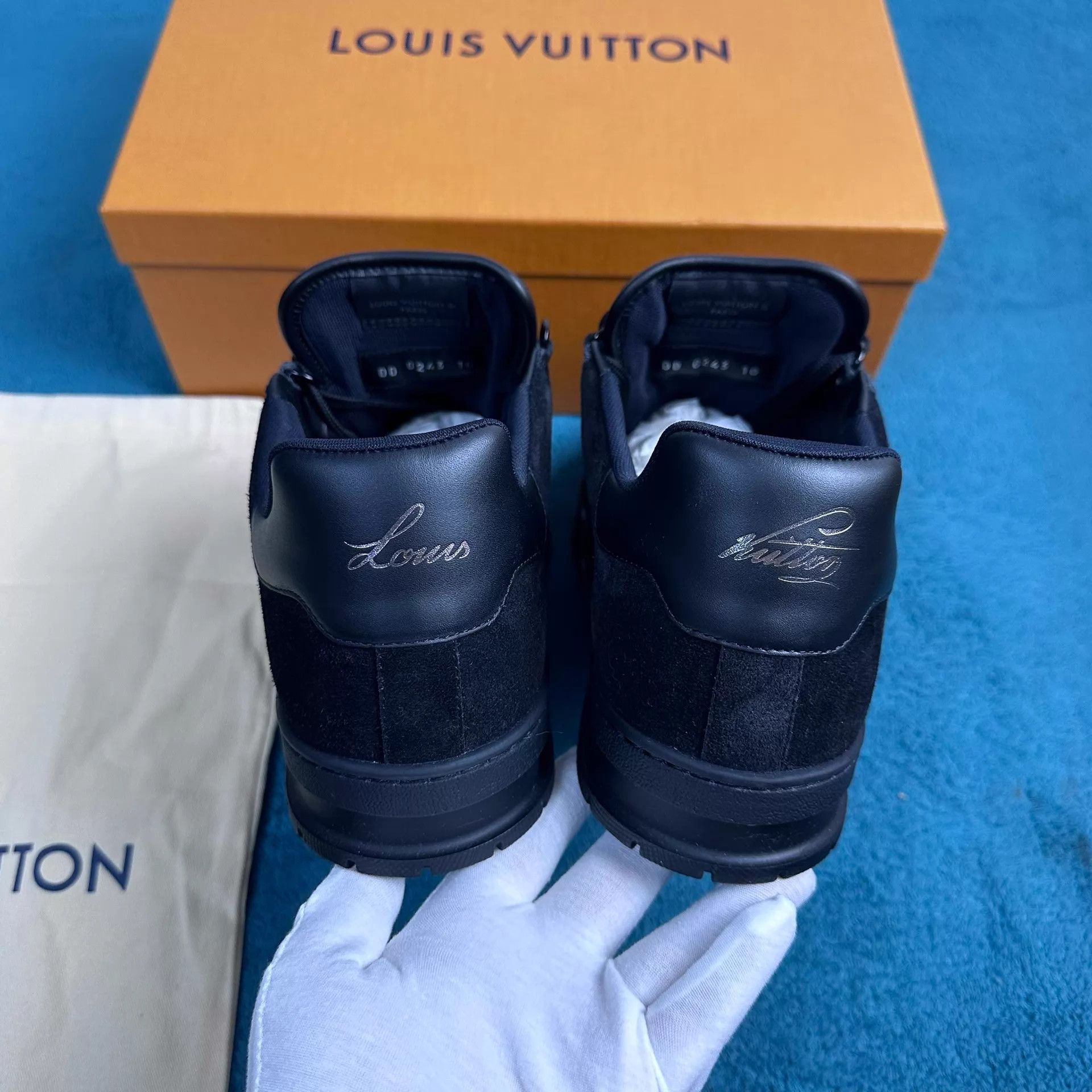 Louis Vuitton LV Trainer Suede Low Top Black 10/44 Size US 11 / EU 44 - 4 Thumbnail