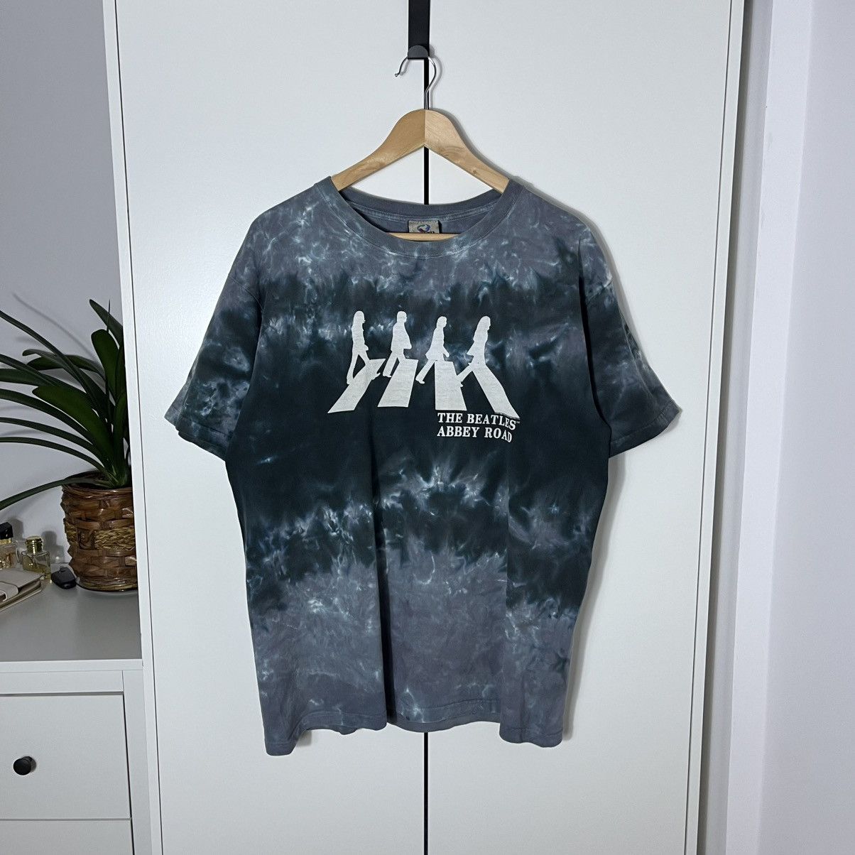 Liquid Blue Vintage The Beatles Abbey Road 2006 Tye Dye Tee Rock Band Size US L / EU 52-54 / 3 - 1 Thumbnail