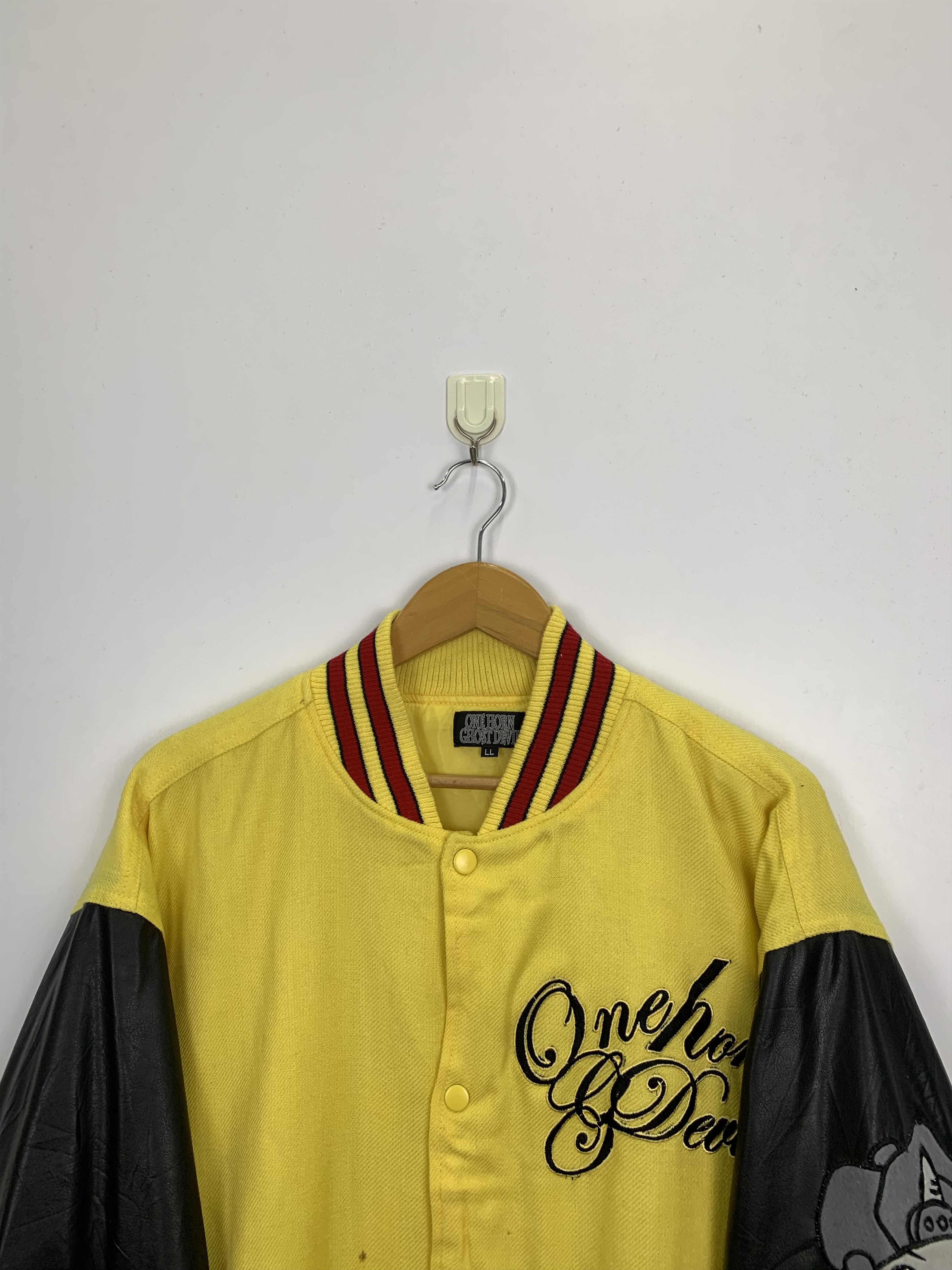 Vintage Vintage 90s Ghost Devil Leather Varsity Jacket Yellow V0465 Size US L / EU 52-54 / 3 - 2 Thumbnail