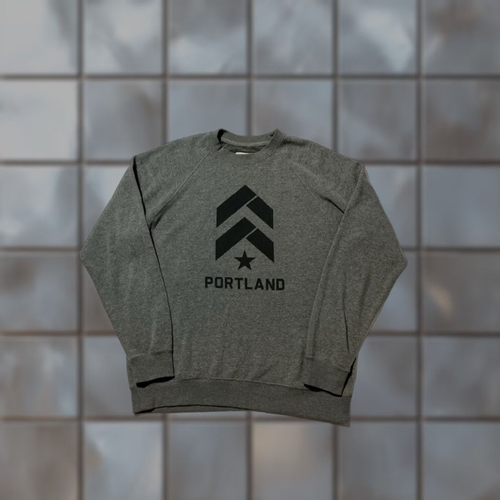 Vintage VINTAGE Barry’s Bootcamp Portland Gym Fitness Logo Gray Fleece Crewneck Sweatshirt Sz. L Mens Pullover 50 Chest 29 Length Size US L / EU 52-54 / 3 - 1 Thumbnail