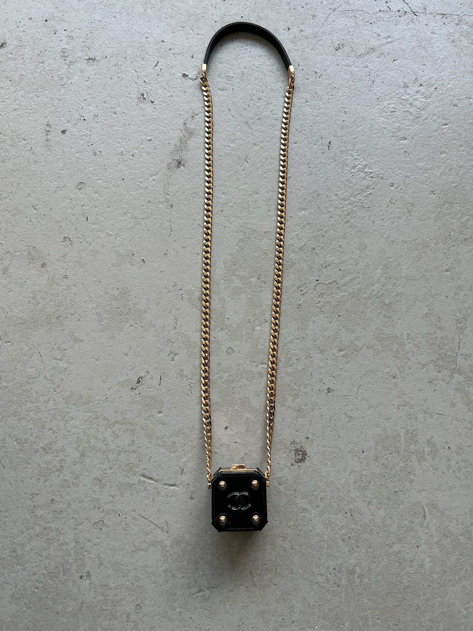 Chanel Chanel Clutch w/ Chain Crumpled Calfskin & Gold-Tone Metal Size ONE SIZE - 1 Thumbnail