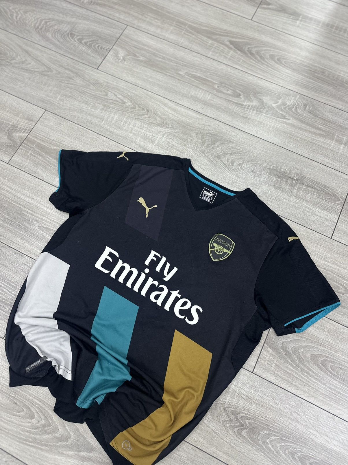 Vintage Puma Arsenal 4 Mertesacker Soccer Jersey Size US L / EU 52-54 / 3 - 3 Thumbnail