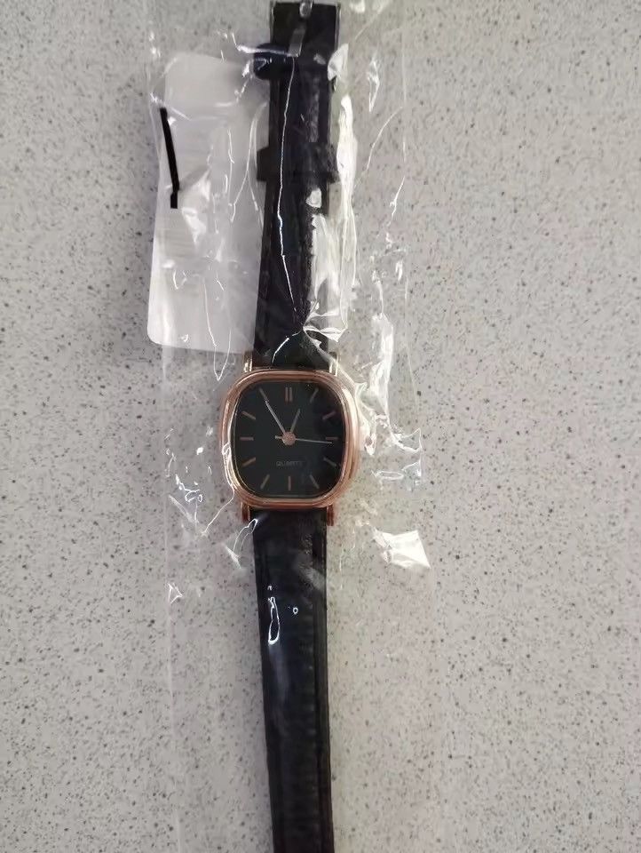 Jewelry 2000s vintage style cute square black leather luxury watch Size ONE SIZE - 5 Thumbnail
