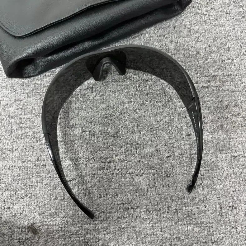 Balenciaga Balenciaga Panther Mask Sunglasses. Size ONE SIZE - 5 Thumbnail