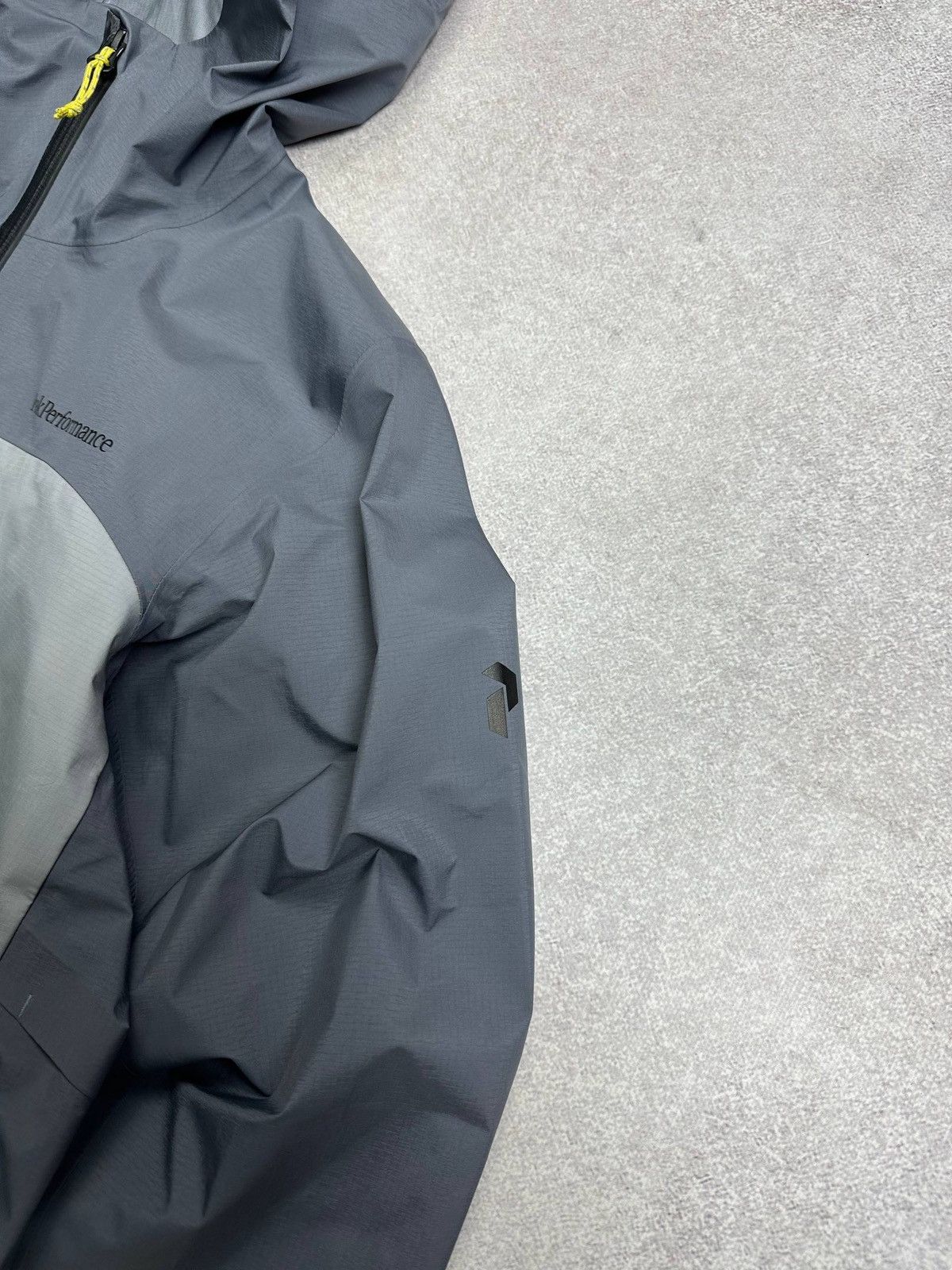 Peak Performance Vintage Peak Performance Shell Waterproof Jacket Rare L Size US L / EU 52-54 / 3 - 7 Thumbnail